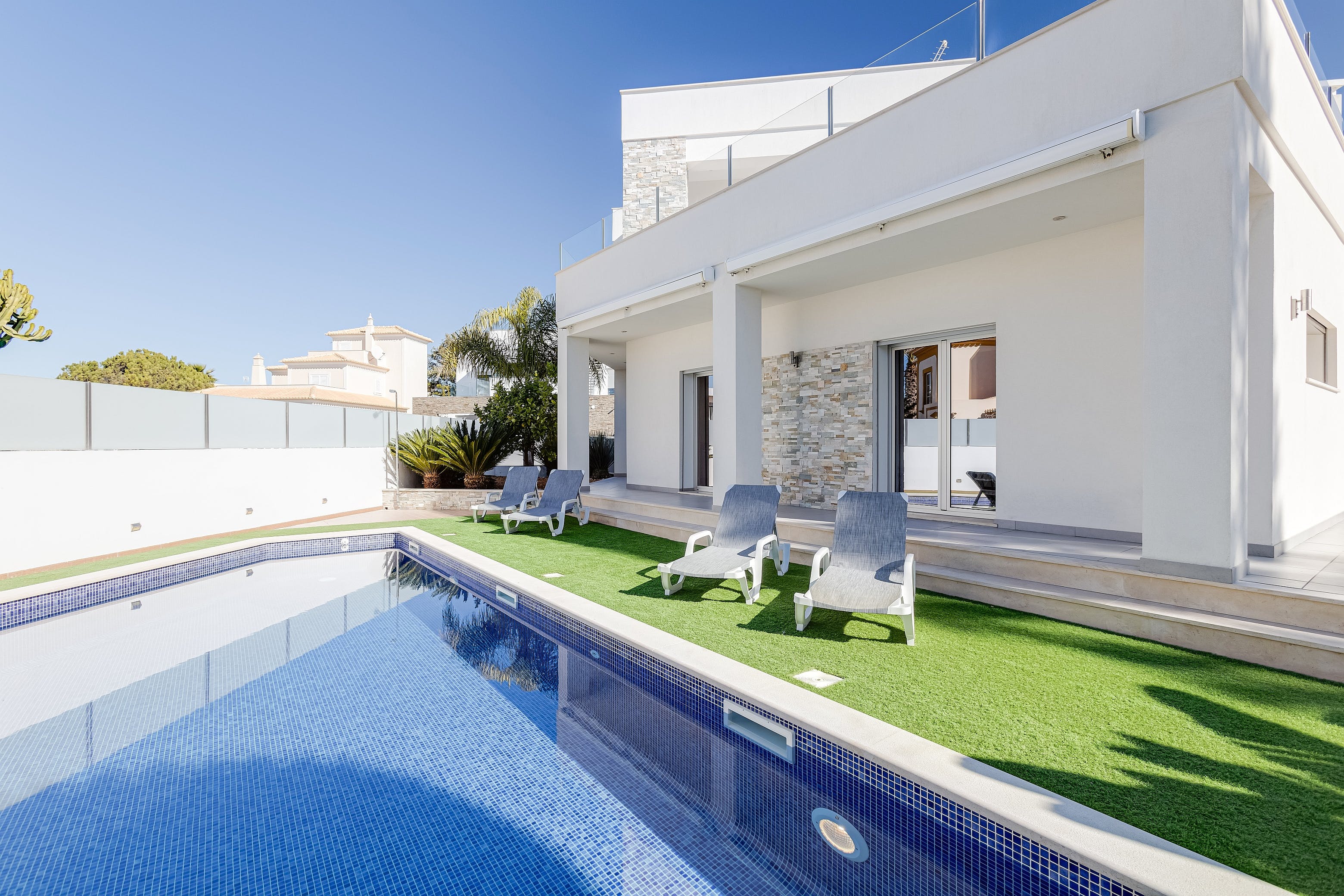 Quinta Pera Guia: Elegant 4-Bedroom Villa with Pool and Seaview, Algarve