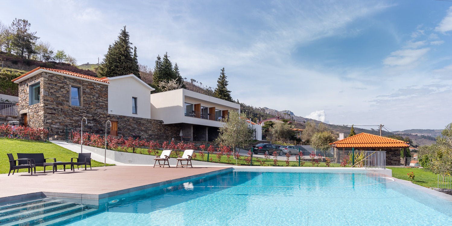 Quinta Ribeira Douro: Spacious 5-Bedroom Luxury Villa with Infinity Pool, Douro