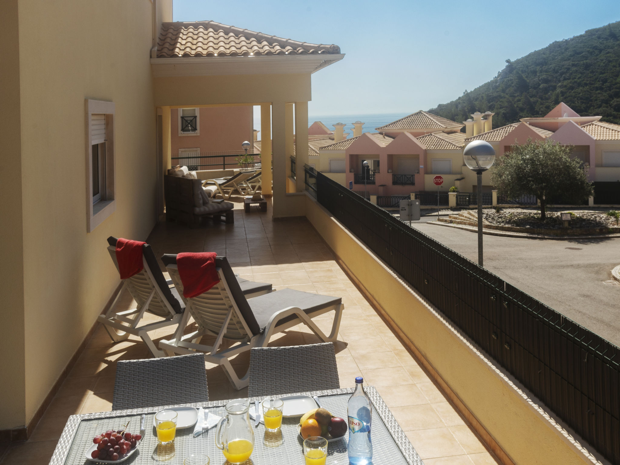 Quinta Samouco Sesimbra: Luxury Four-Bedroom Sea View Villa with Terrace and BBQ in Coastal Portugal