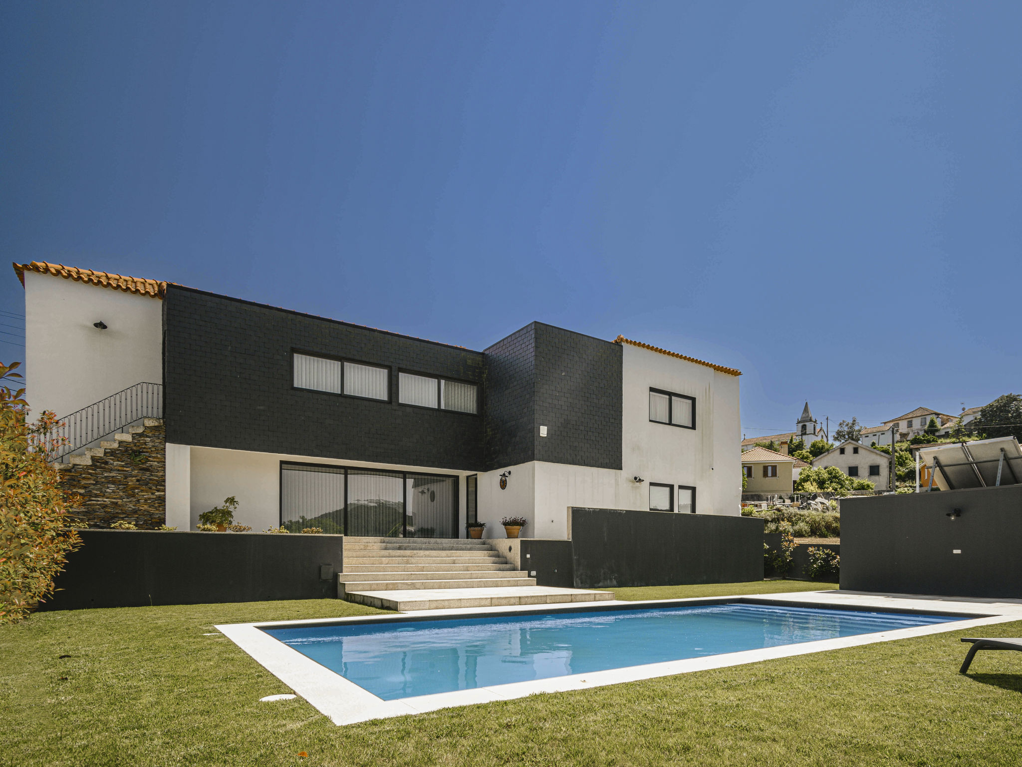 Quinta Sobreira Gondomar: Spectacular 5-Bedroom Country House with Private Pool and Panoramic Views in Portuguese Douro Valley