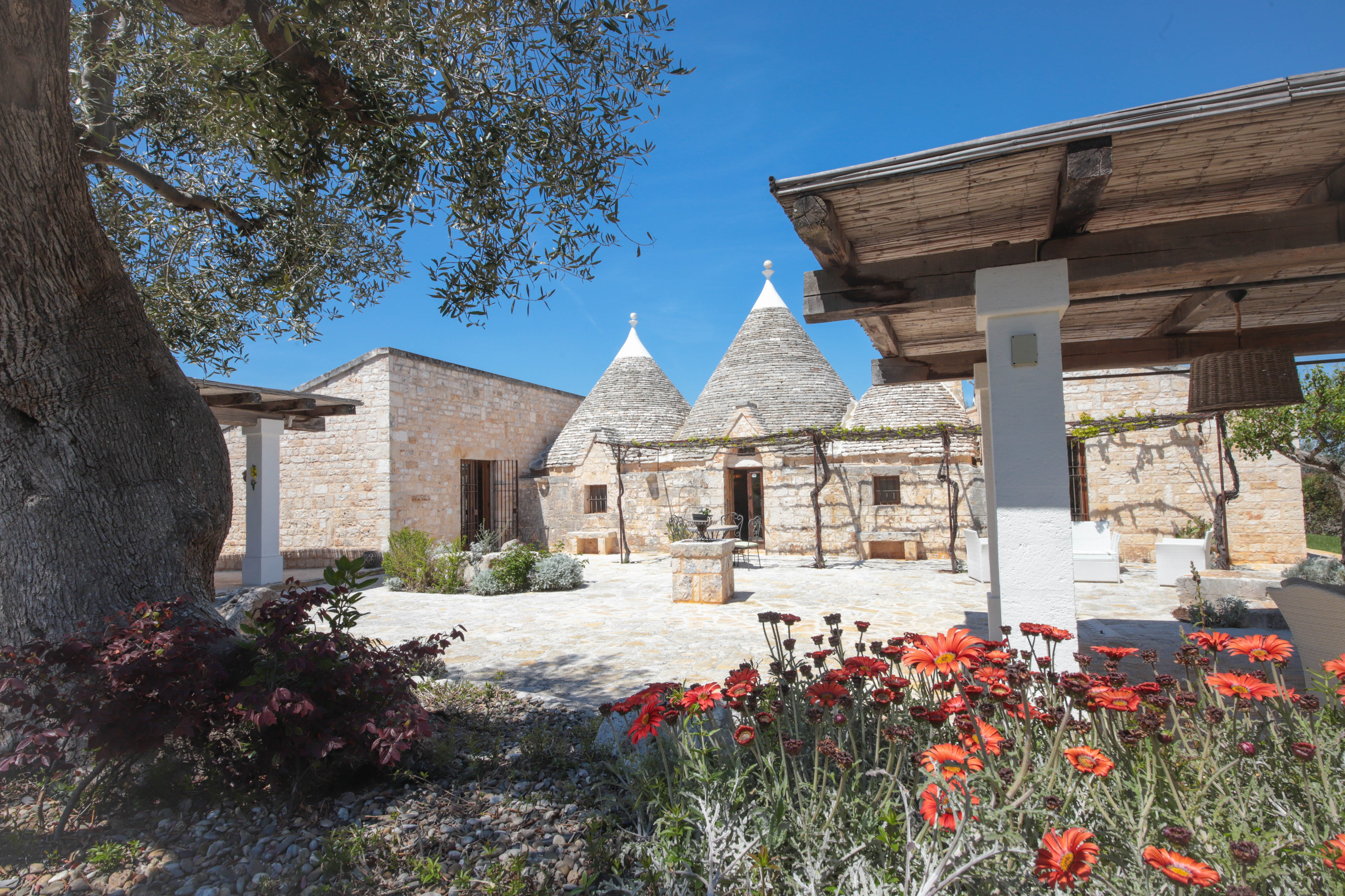 Trullo Lamione Castellana: Luxury 4-Bedroom Villa with Pool and BBQ, Puglia