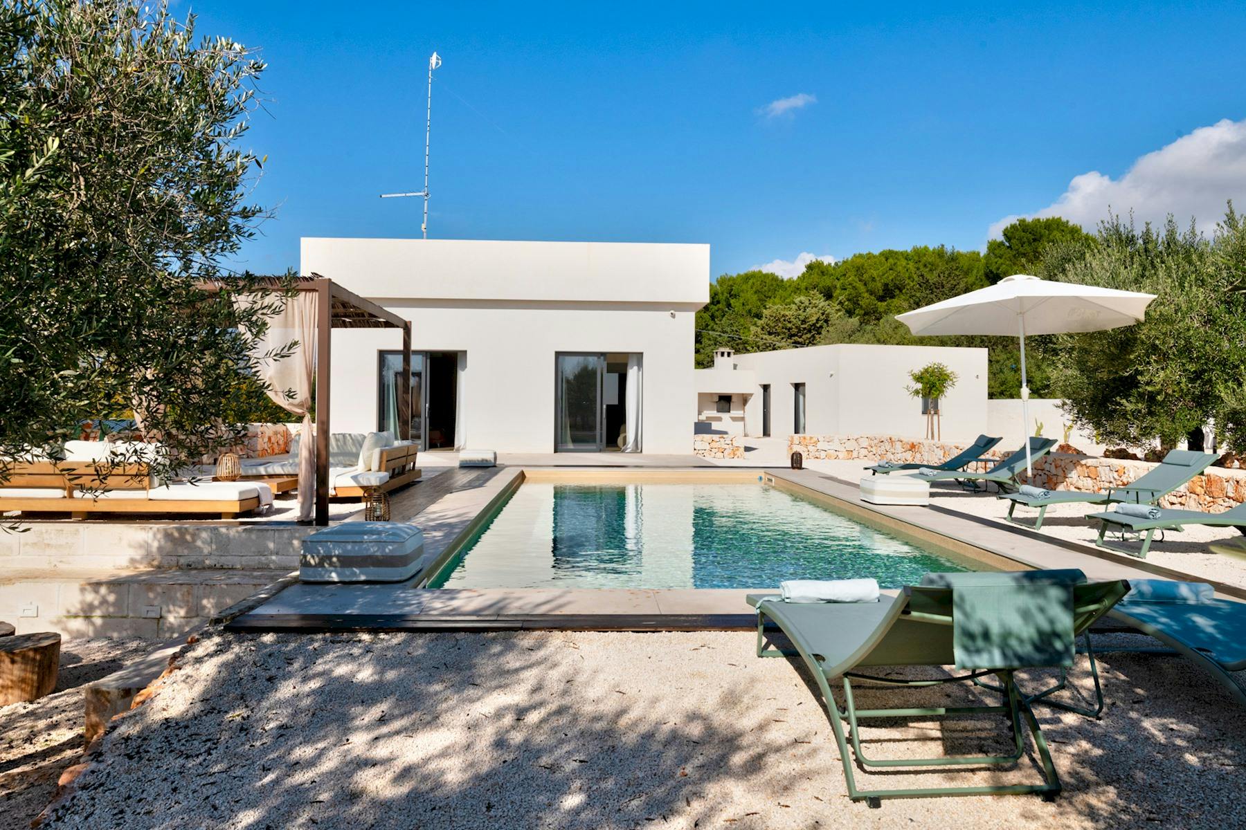 Trullo Lenticchia Ostuni: Luxury 3-Bedroom Villa with Seaview and Pool, Ostuni