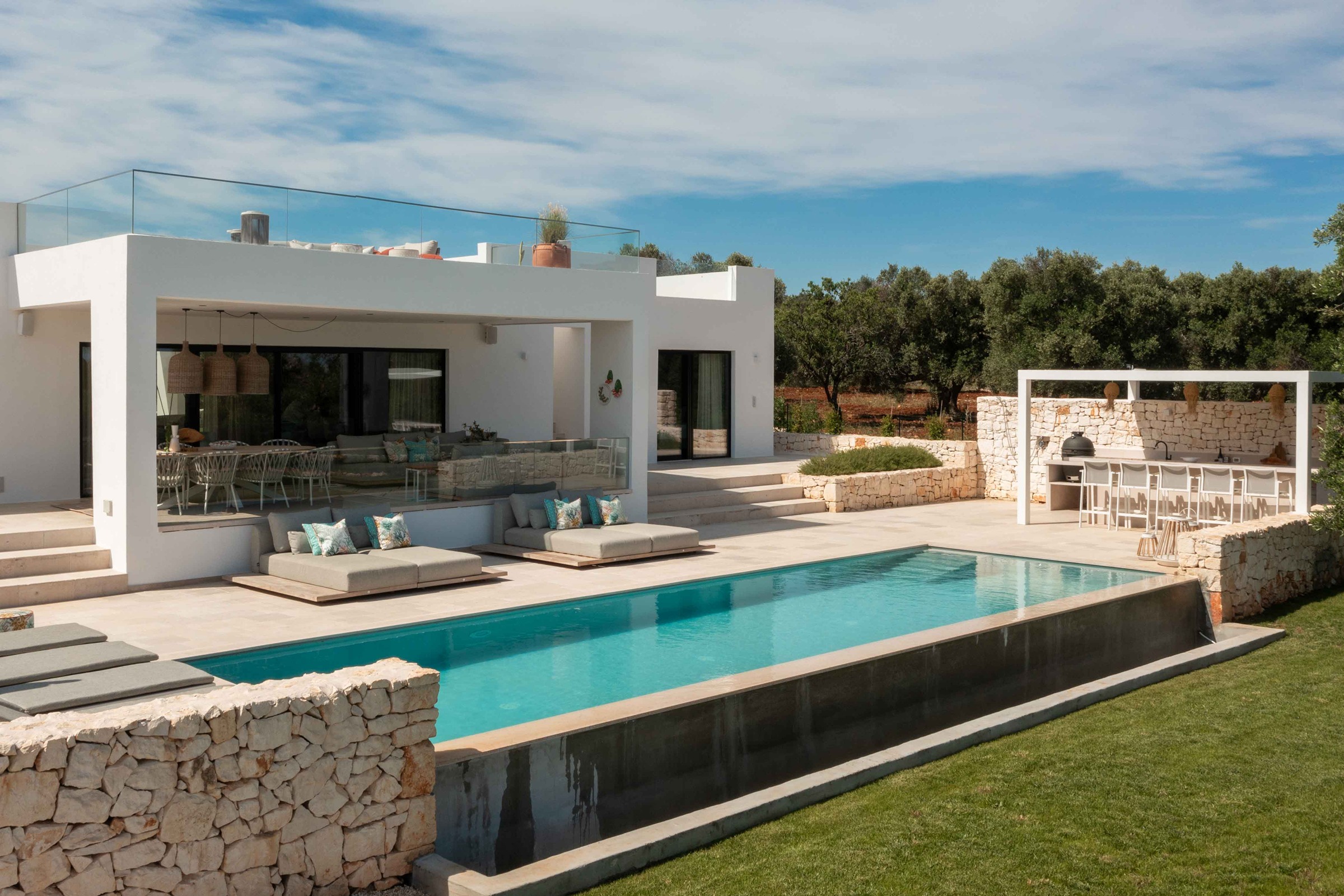 Trullo Maestrale Ostuni: Luxury 4-Bedroom Apartment with Sauna and Pool, Apulia