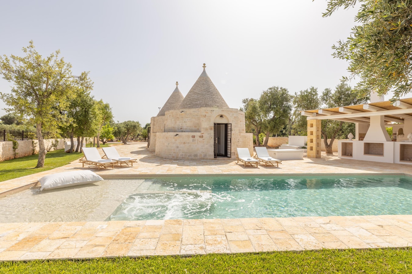 Trullo Oliveto Ostuni Ostuni 5: Charming 2-Bedroom Trullo with Outdoor Kitchen and Pool, Ostuni