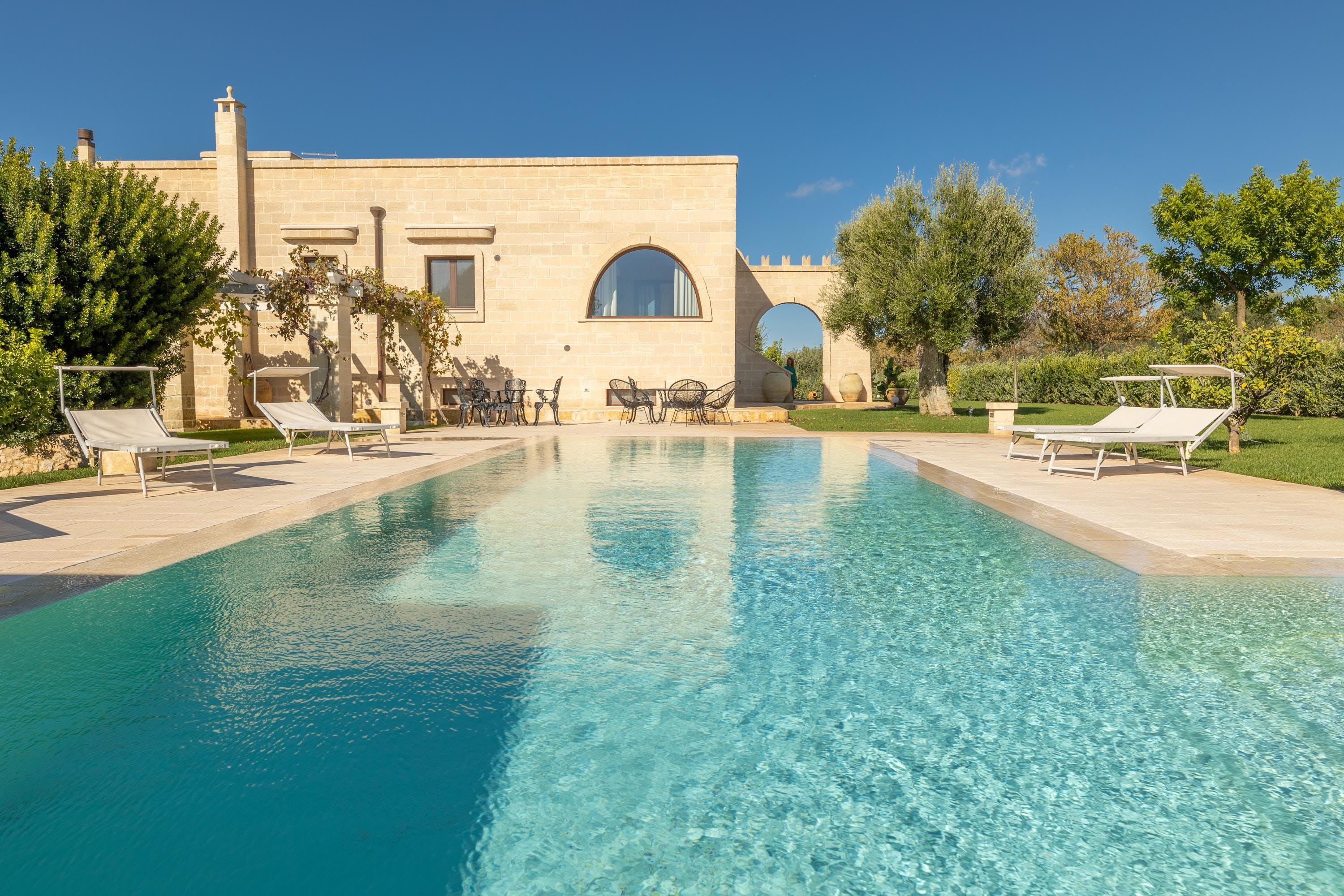 Trullo Olivo Ostuni: Luxury 5-Bedroom Apartment with Pool and Sea Views, Ostuni