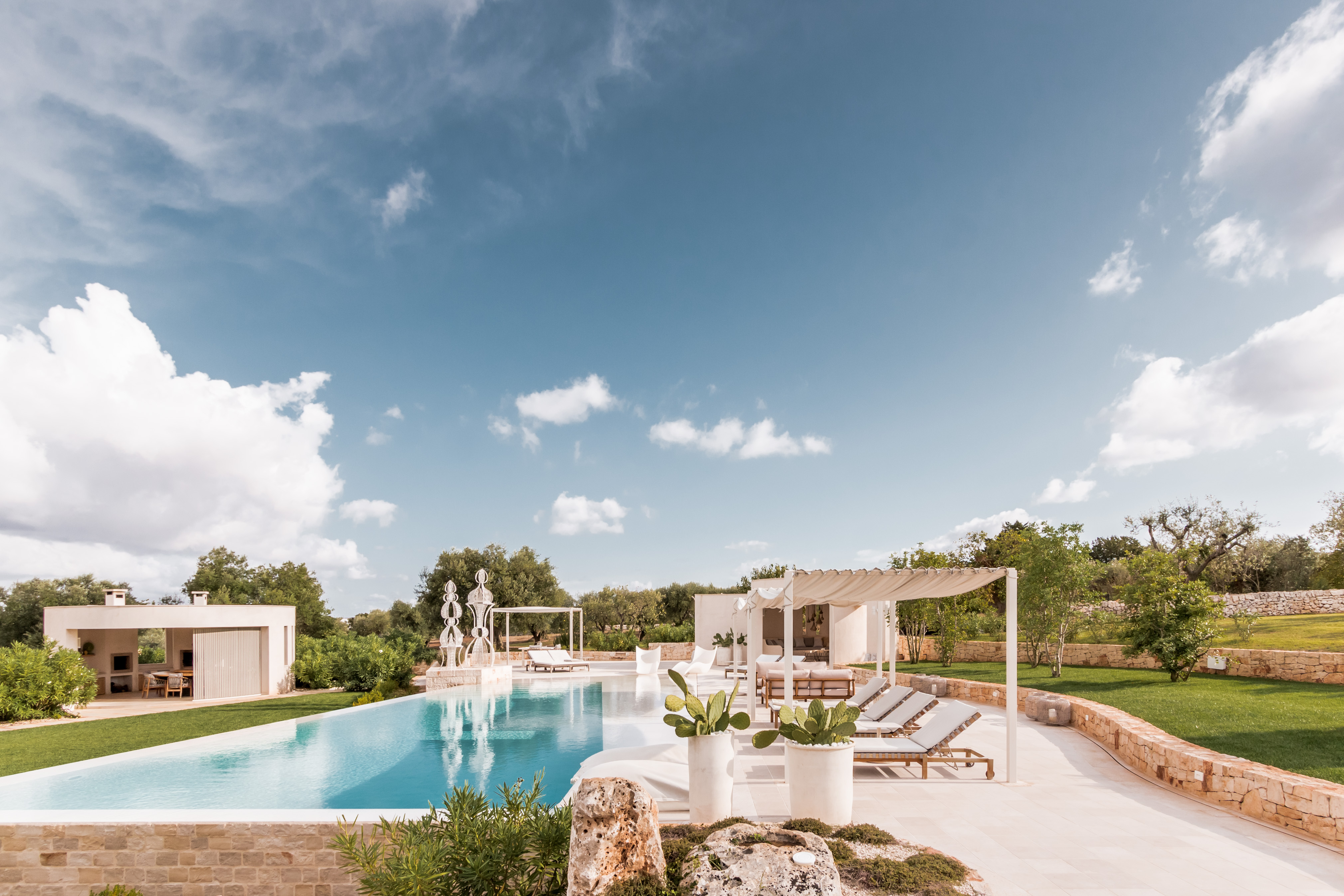 Trullo Quercia Cisternino: Luxury 6-Bedroom Villa with Tennis Court and Pool, Puglia