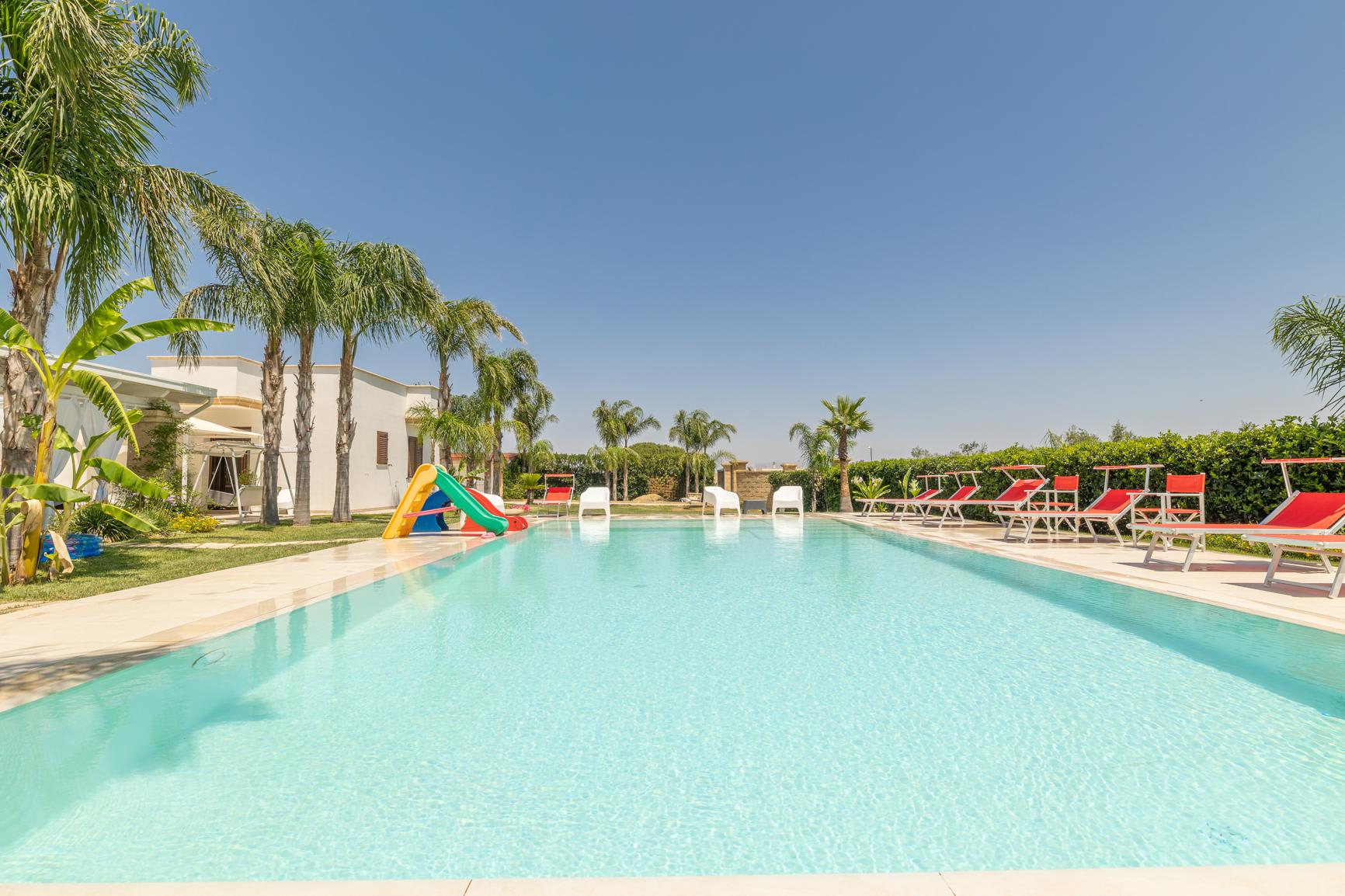 Trullo Salento Tricase Tricase 2: Luxury Villa with Hot Tub and Air-Con, 6 Bedrooms in Tricase