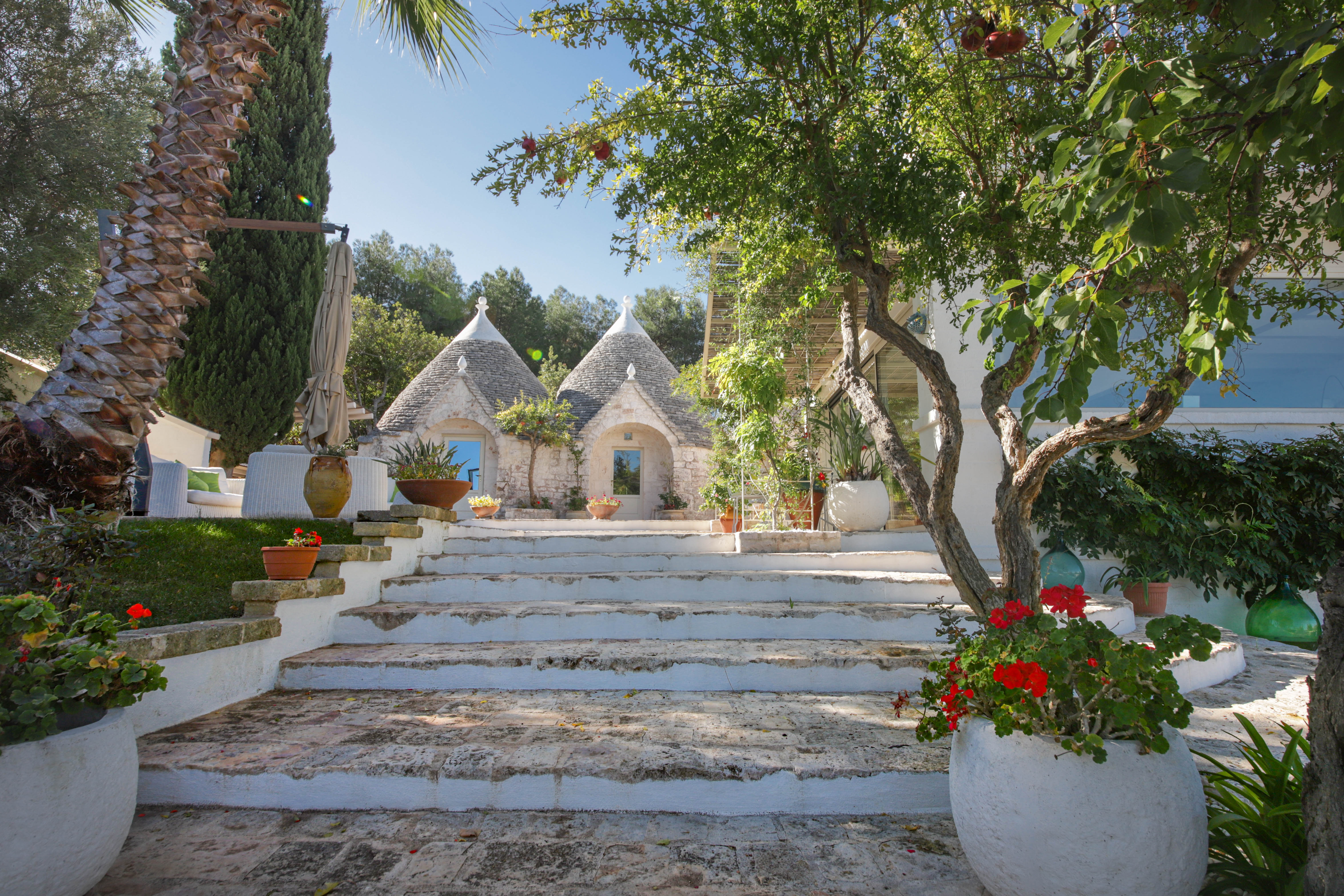 Trullo Uliveto Locorotondo: Luxury 4-Bedroom Villa with Pool, Puglia