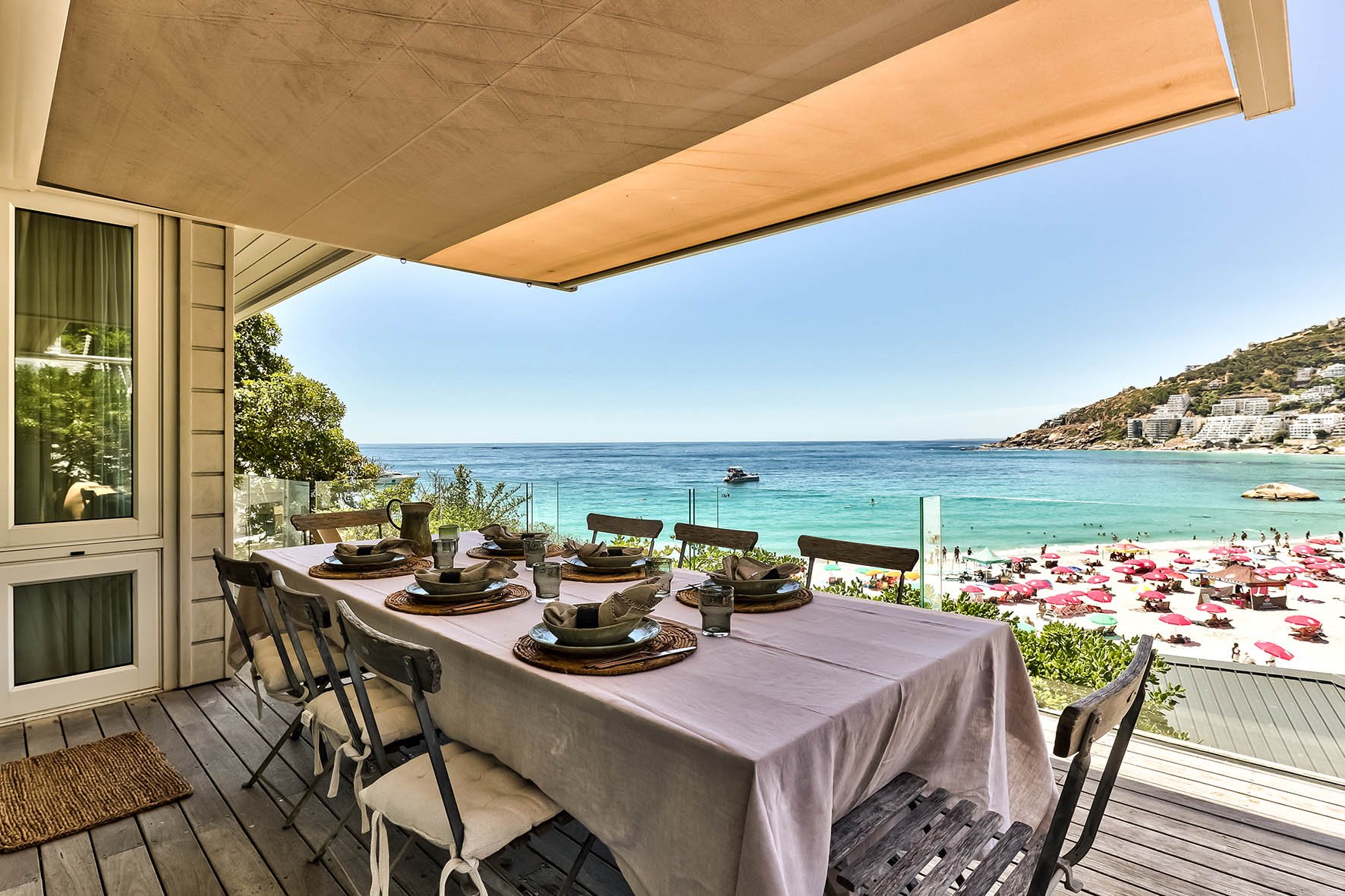 Umlilo Retreat: Luxury 3-Bedroom Apartment with Beachfront Access, Clifton
