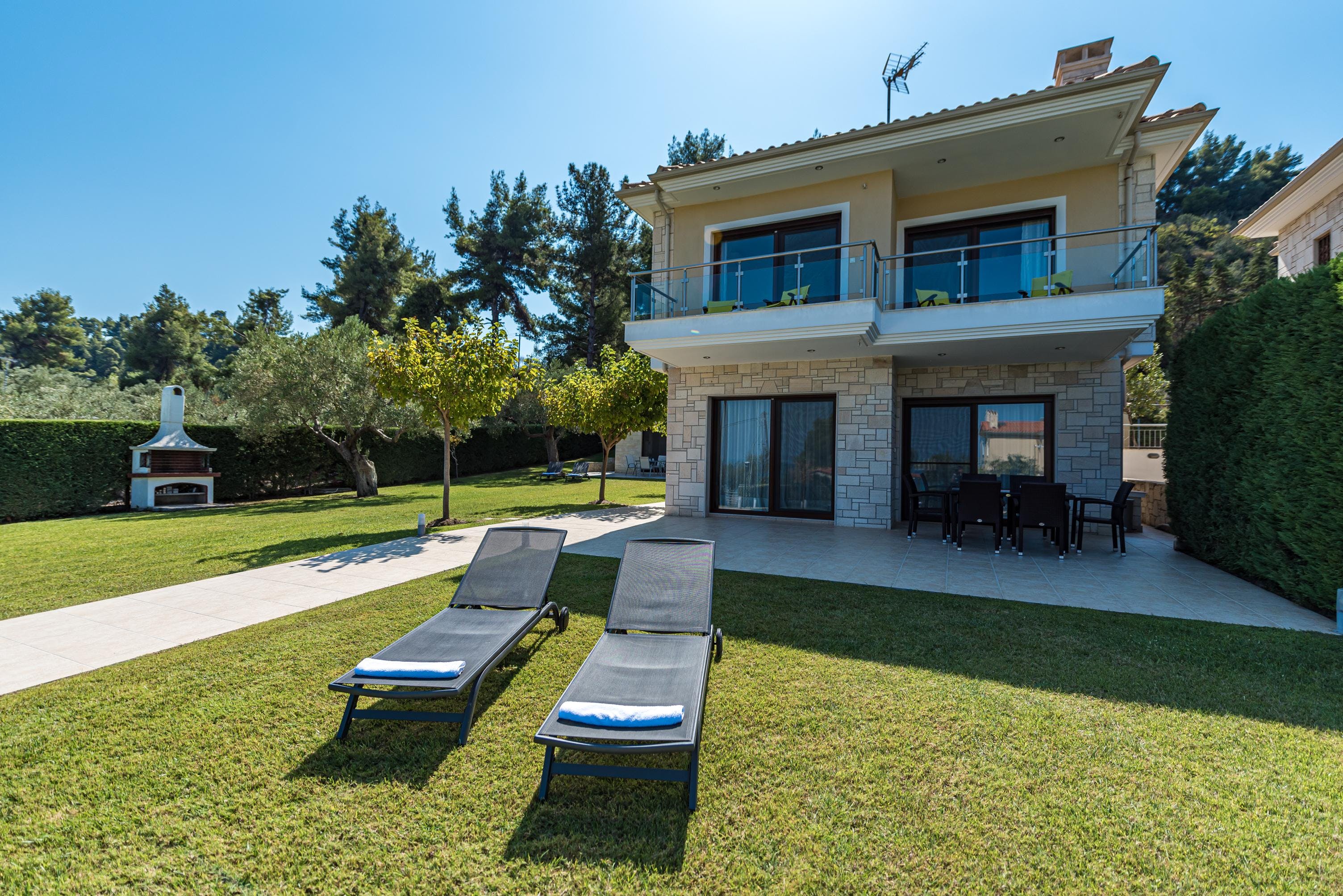 Villa Aegean Kassandreia: Spacious 5-Bedroom Beachfront Apartment with Sea Views, Halkidiki