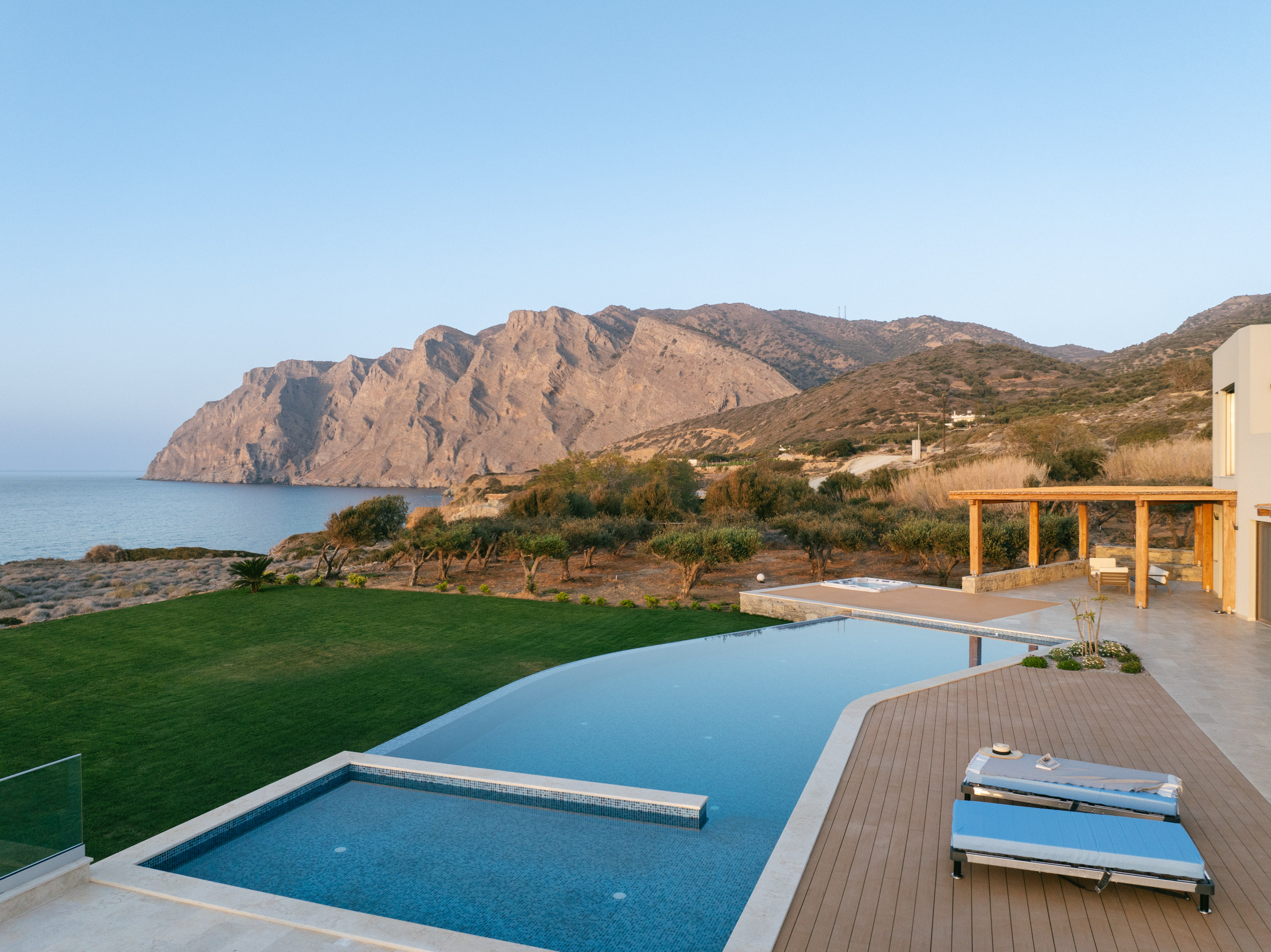 Villa Aegialis Agios: Luxury 5-Bedroom Villa with Infinity Pool and Sea Views, Agios Nikolaos Town