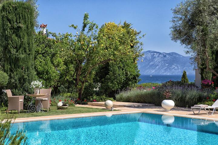 Villa Aetopetra Euboea: Exquisite 8-Bedroom Beachfront Villa with Pool, Euboea
