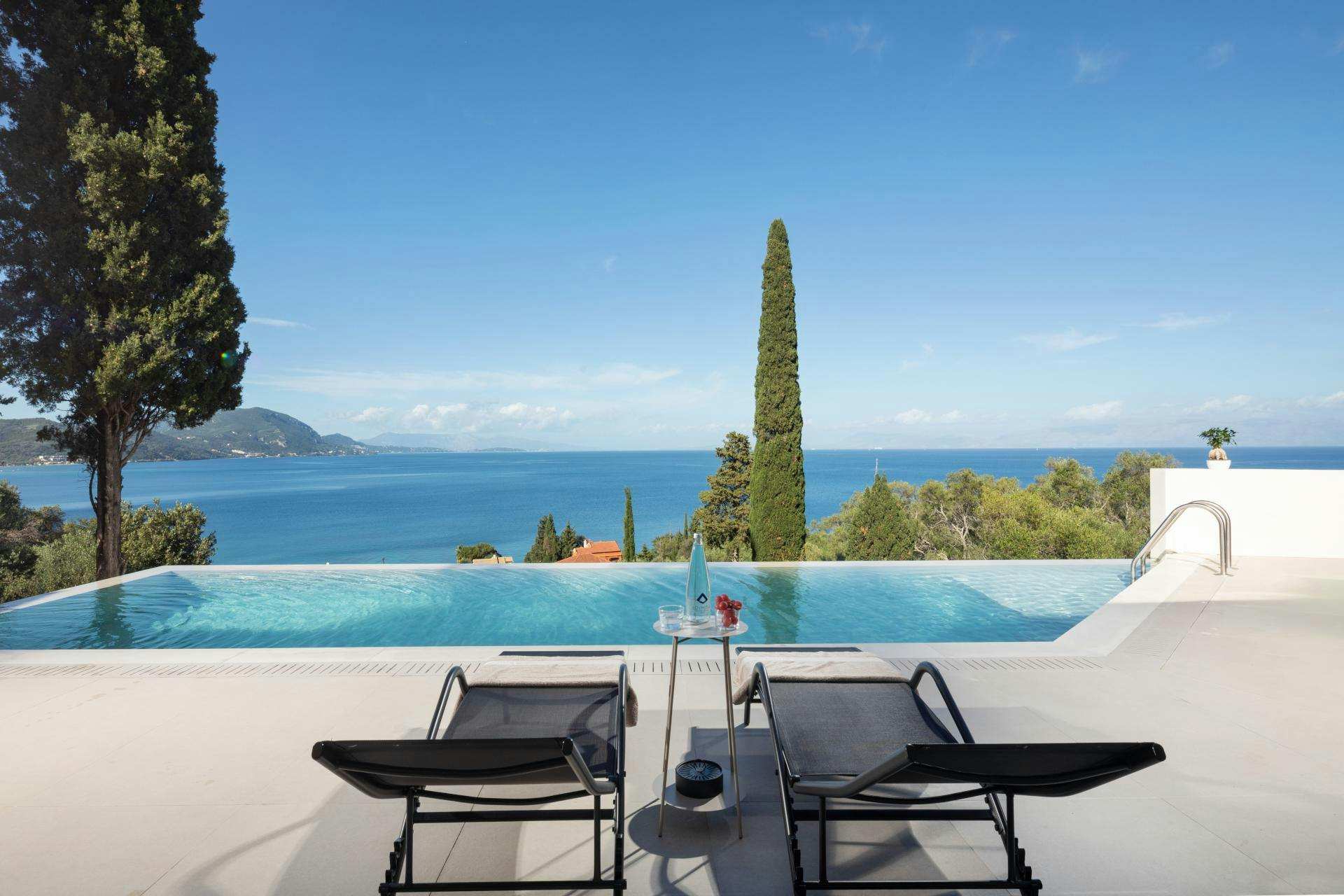 Villa Agios Corfu: Spacious 4-Bedroom House with Infinity Pool and Sea Views, Corfu