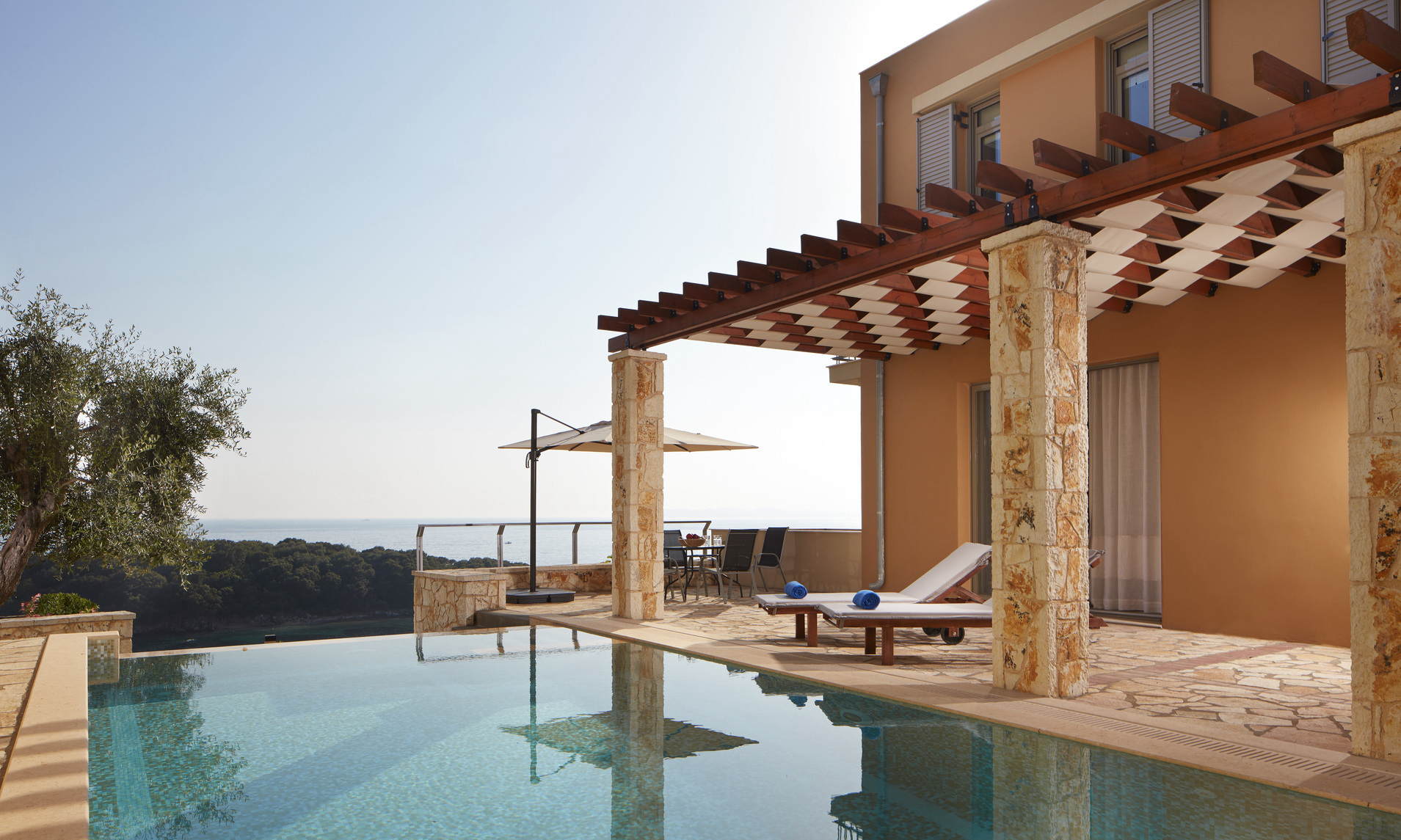 Villa Agios Kavos: Seaview 3-Bedroom Apartment with Beach Access, Kavos