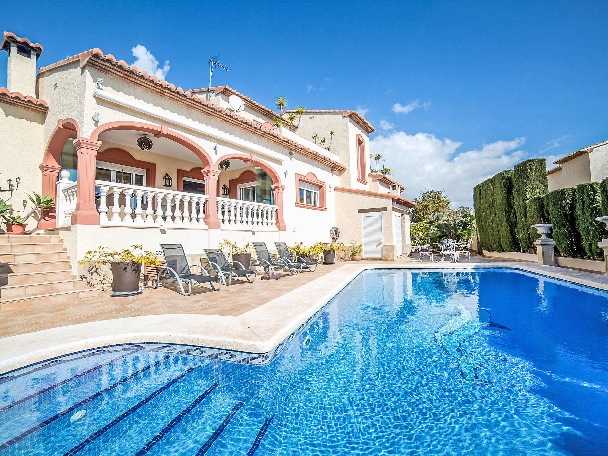 Villa Aitana Calpe: Spacious 4-Bedroom Family Villa with Private Pool Near Beach in Costa Blanca