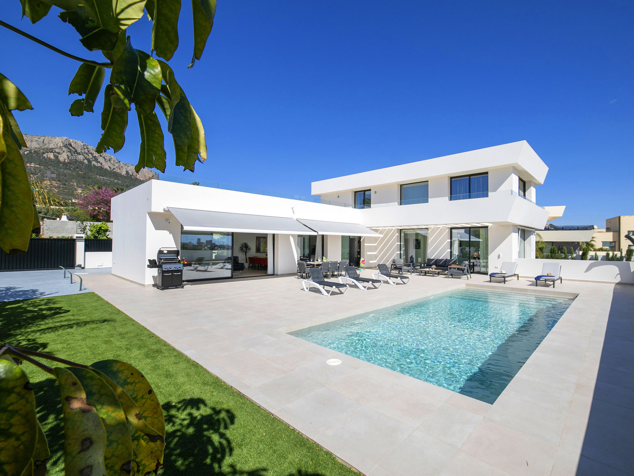 Villa Alborán Calpe: Modern 4-Bedroom Villa with Private Pool and Mountain Views near Arenal Beach Spain