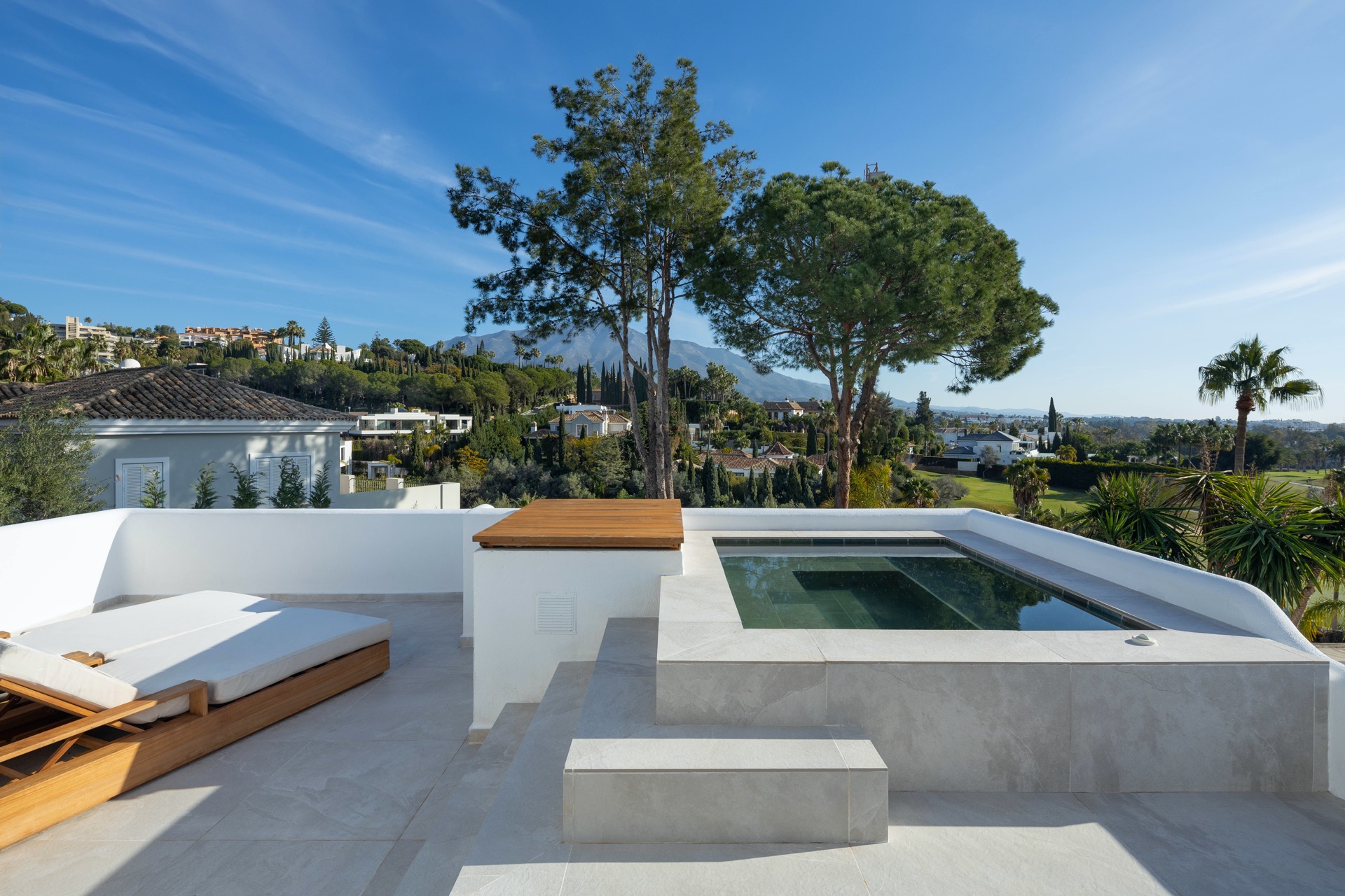 Villa Almenara San Pedro: Stunning 3-Bedroom Villa with Private Pool and Seaview, San Pedro de Alcántara