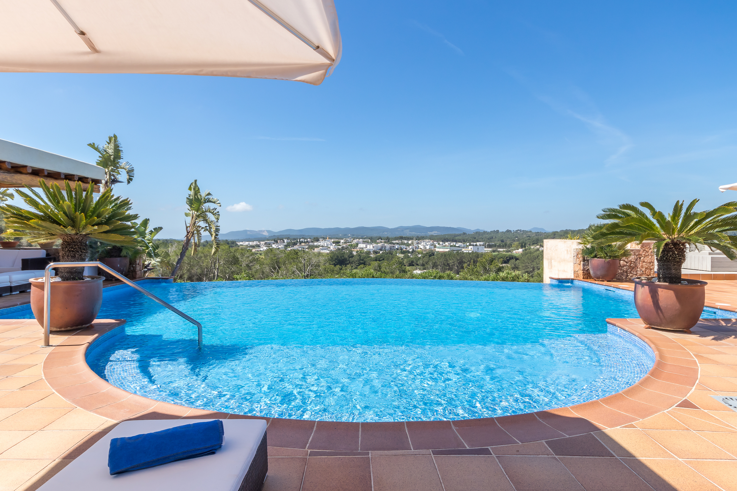 Villa Almendro Santa Gertrudis: 6-Bedroom Luxury Villa with Pool and Sauna, Santa Gertrudis de Fruitera