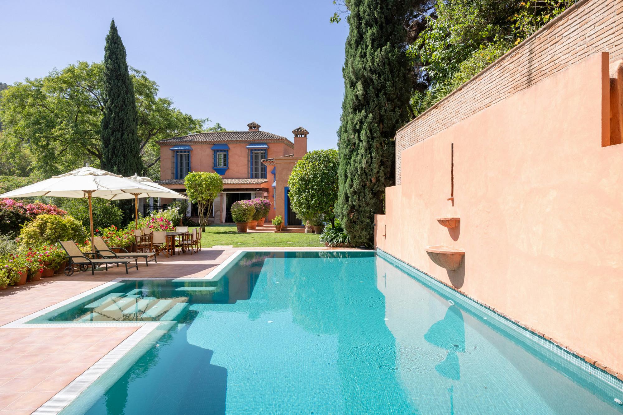 Villa Almijara San Pedro: Opulent 5-Bedroom Villa with Pool, San Pedro de Alcántara