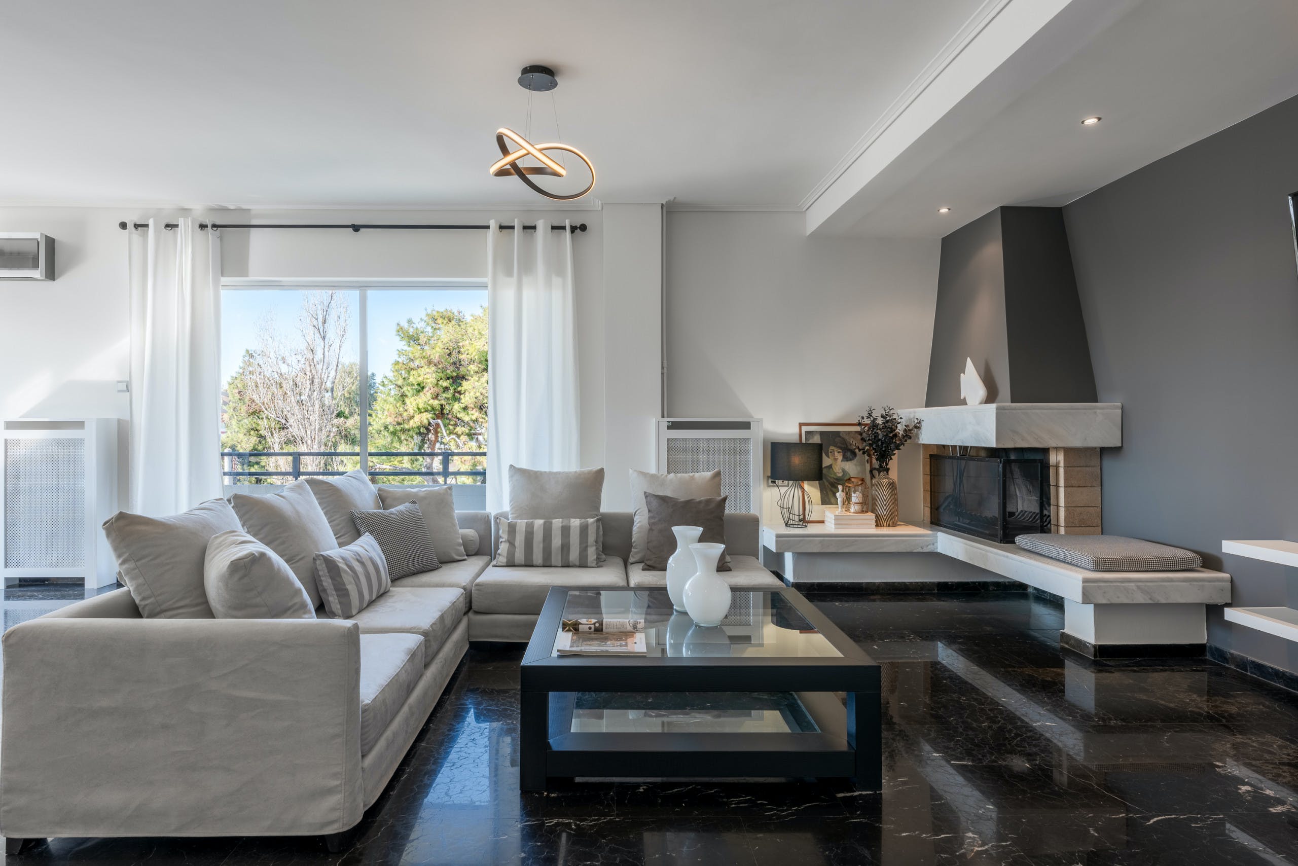 Villa Anemós Glyfada: Luxury 3-Bedroom Apartment with Seaview and Hot Tub, Athens