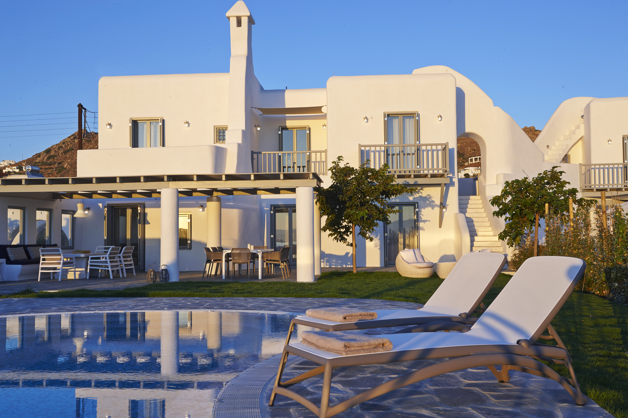 Villa Apollonas Naxos: Spacious 5-Bedroom Beachfront Apartment with Seaview, Naxos