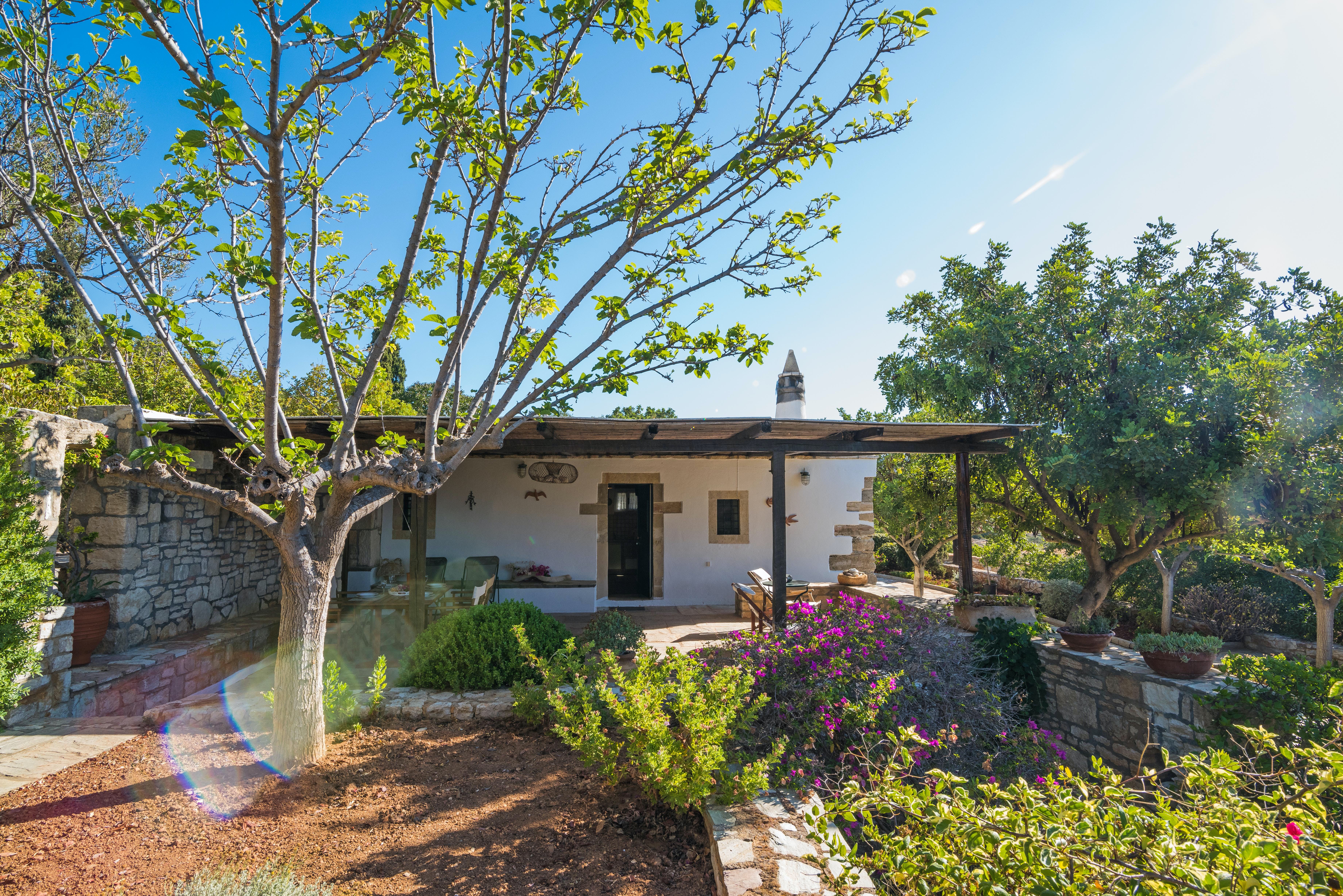 Villa Avlemonas Kythira: Spacious 6-Bedroom Apartment with Seaviews, Kythira