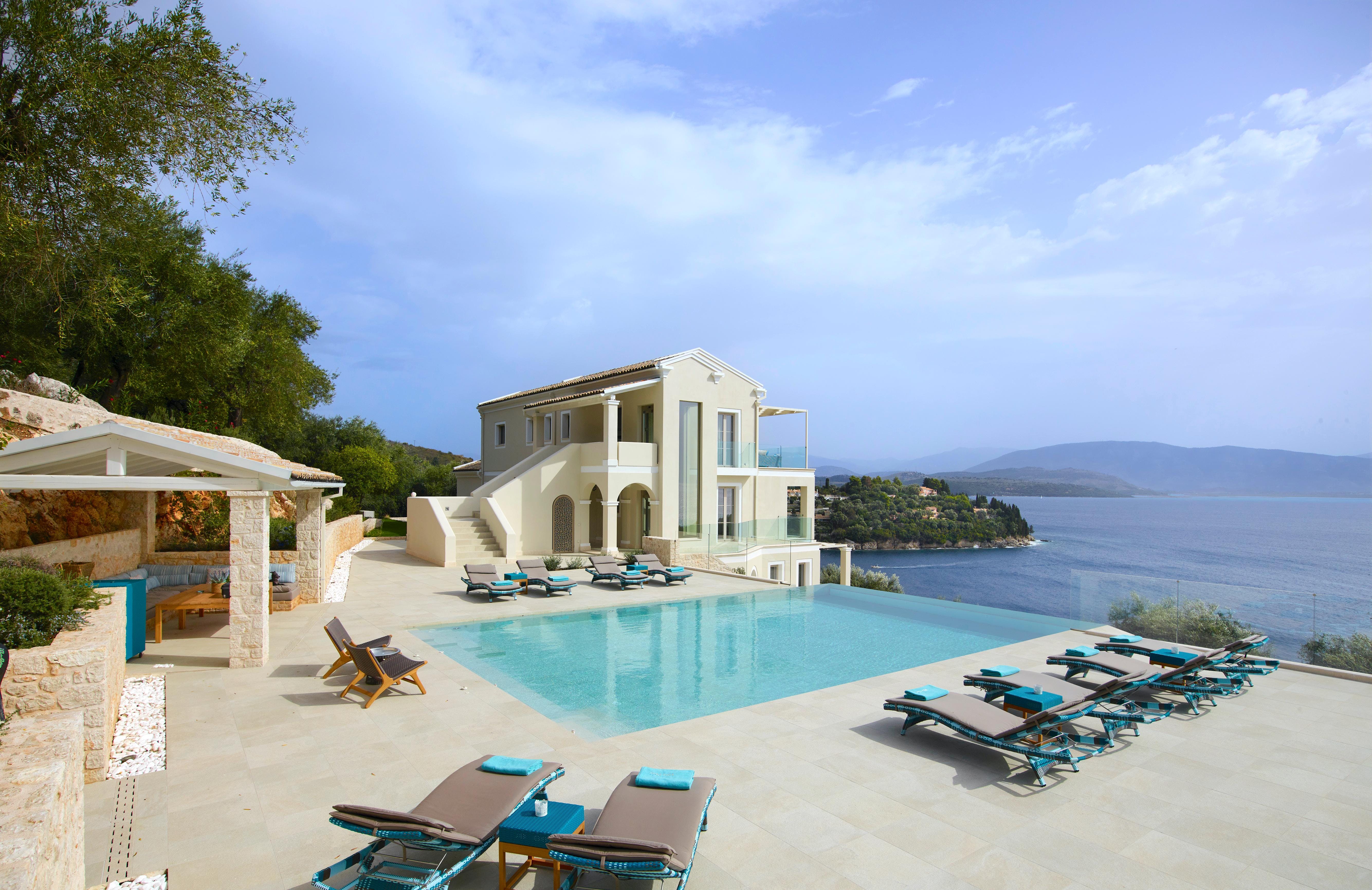 Villa Barbati Meltemi: Spacious 5-Bedroom Luxury Apartment with Seaviews and Pool, Barbati