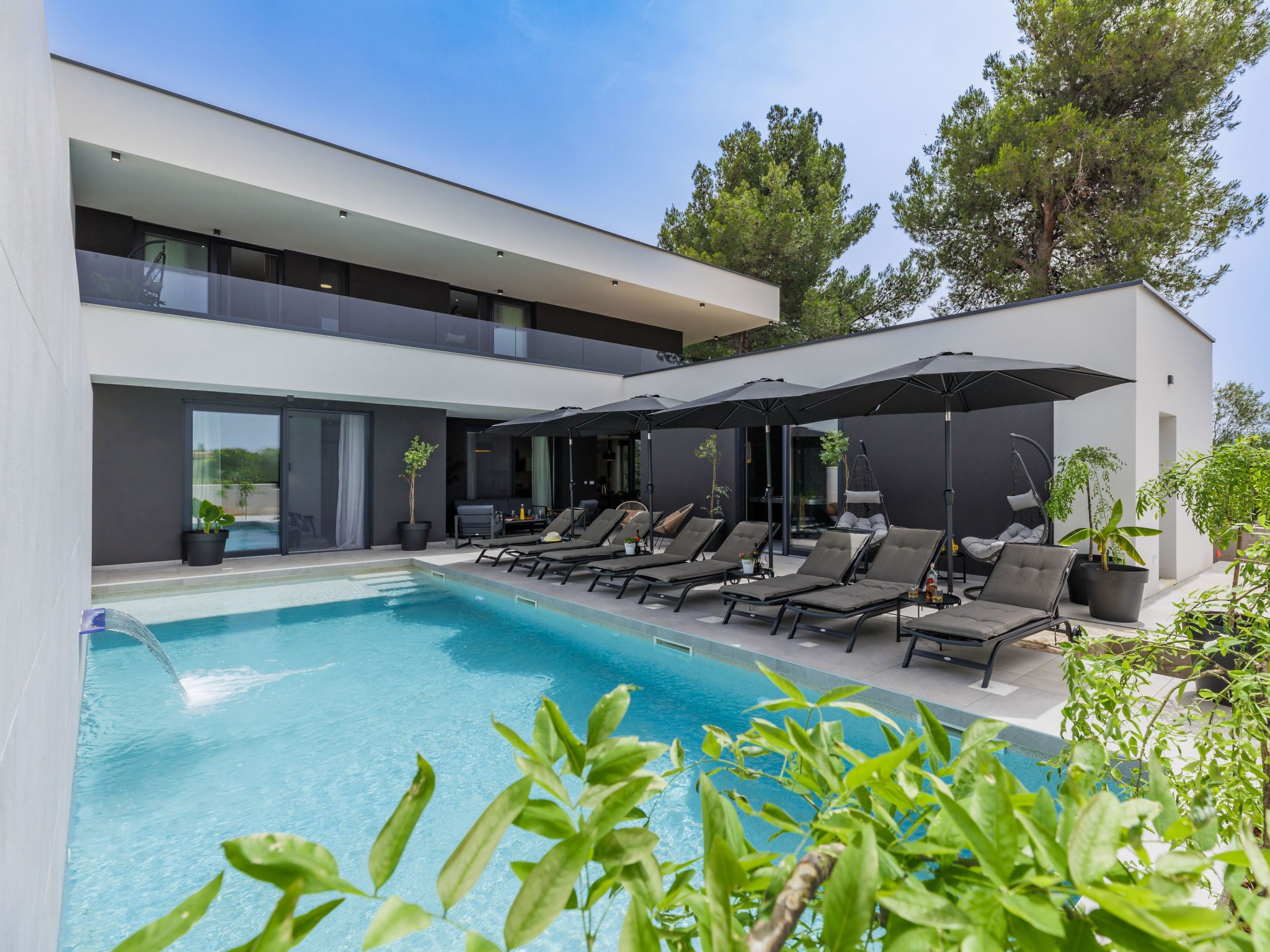 Villa Bibinje Medulin: Modern 4-Bedroom Villa with Heated Pool Spa Area and Sea Views in Croatia