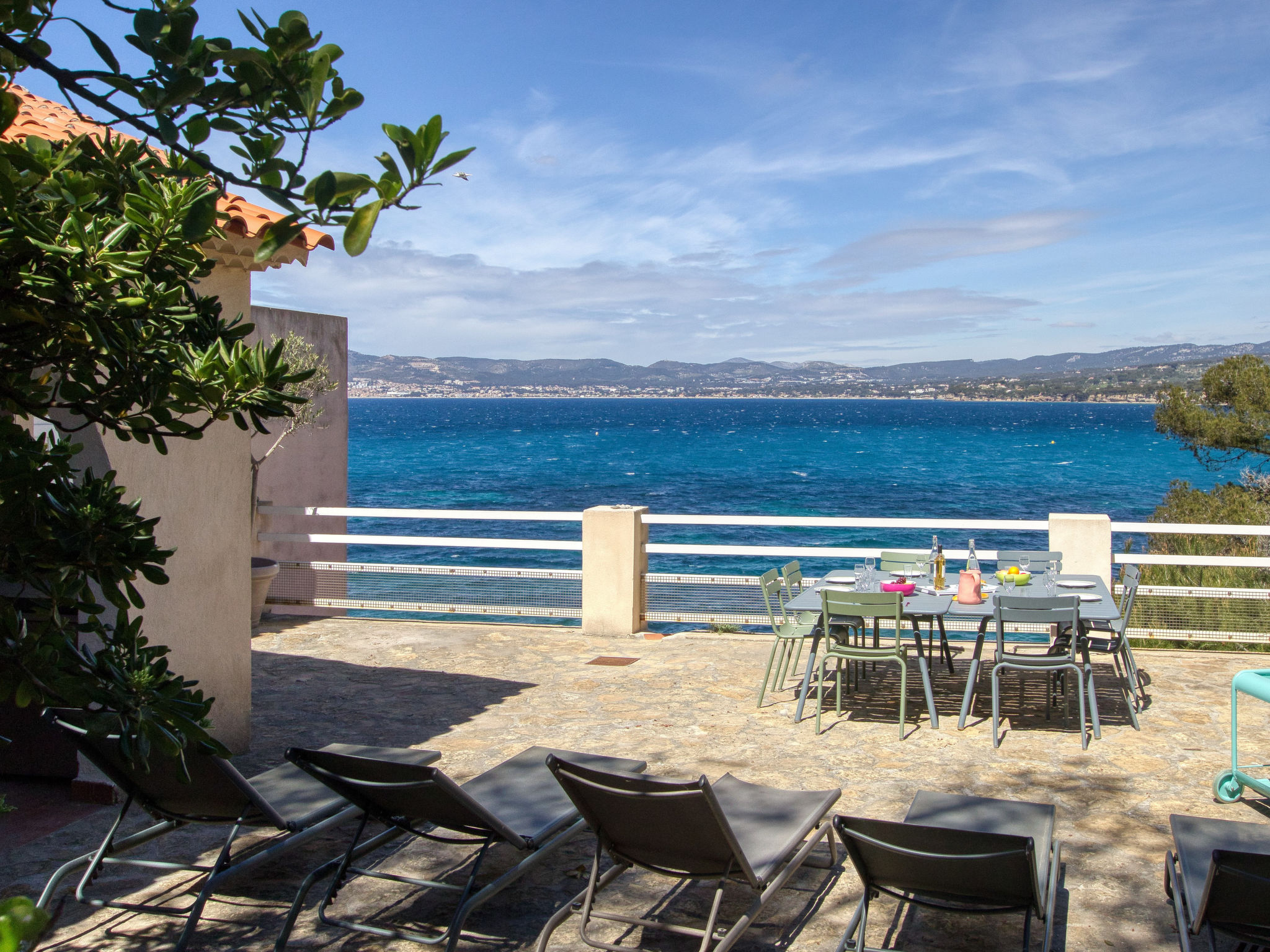 Villa Calanque Madrague: Stunning 5-Bedroom Beachfront Apartment with Panoramic Sea Views and Direct Beach Access in France