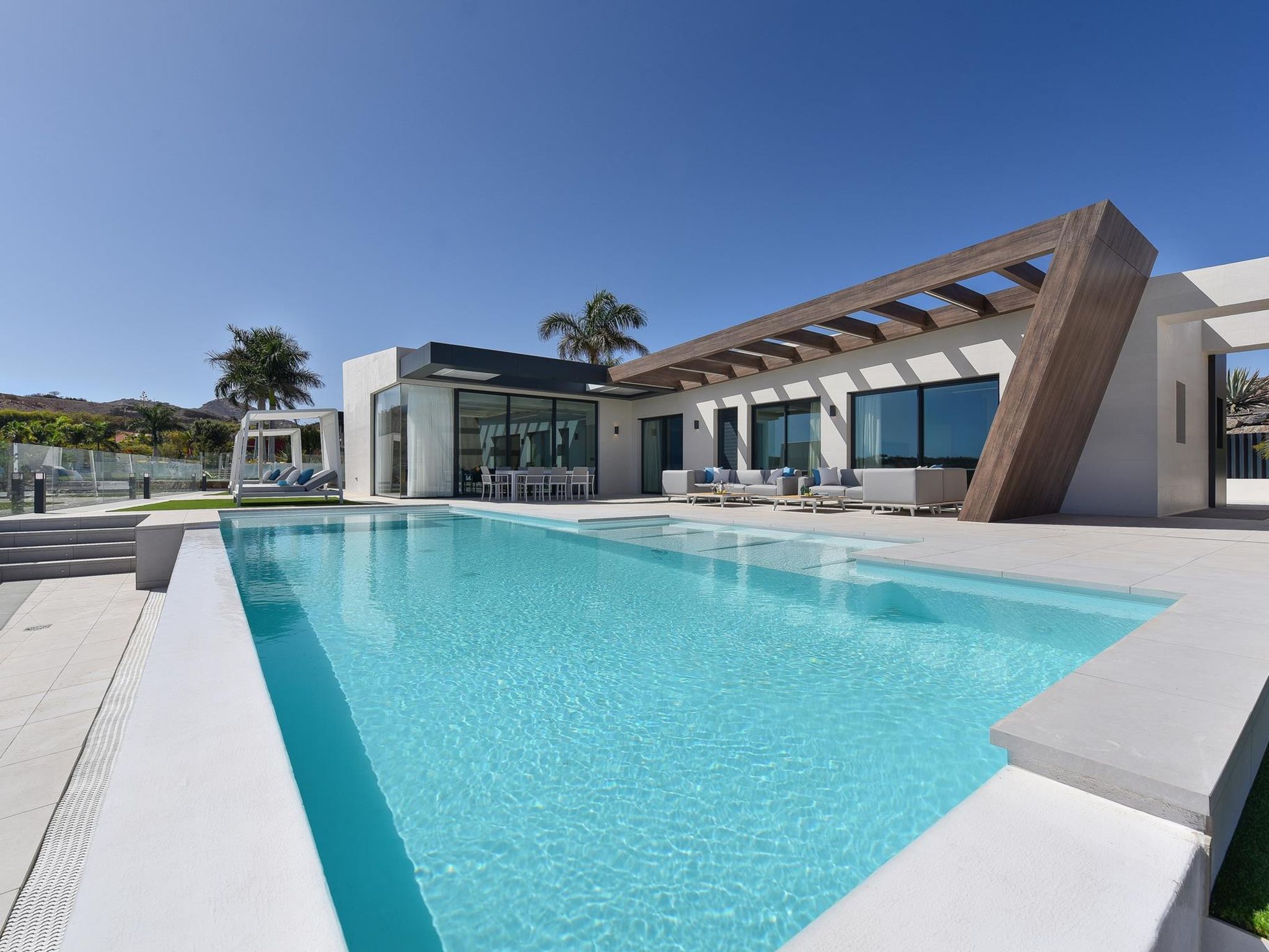 Villa Caldera Tirajana San Bartolomé de Tirajana: Modern 6-Bedroom Luxury Villa with Private Pool and Mountain Views in Gran Canaria Spain