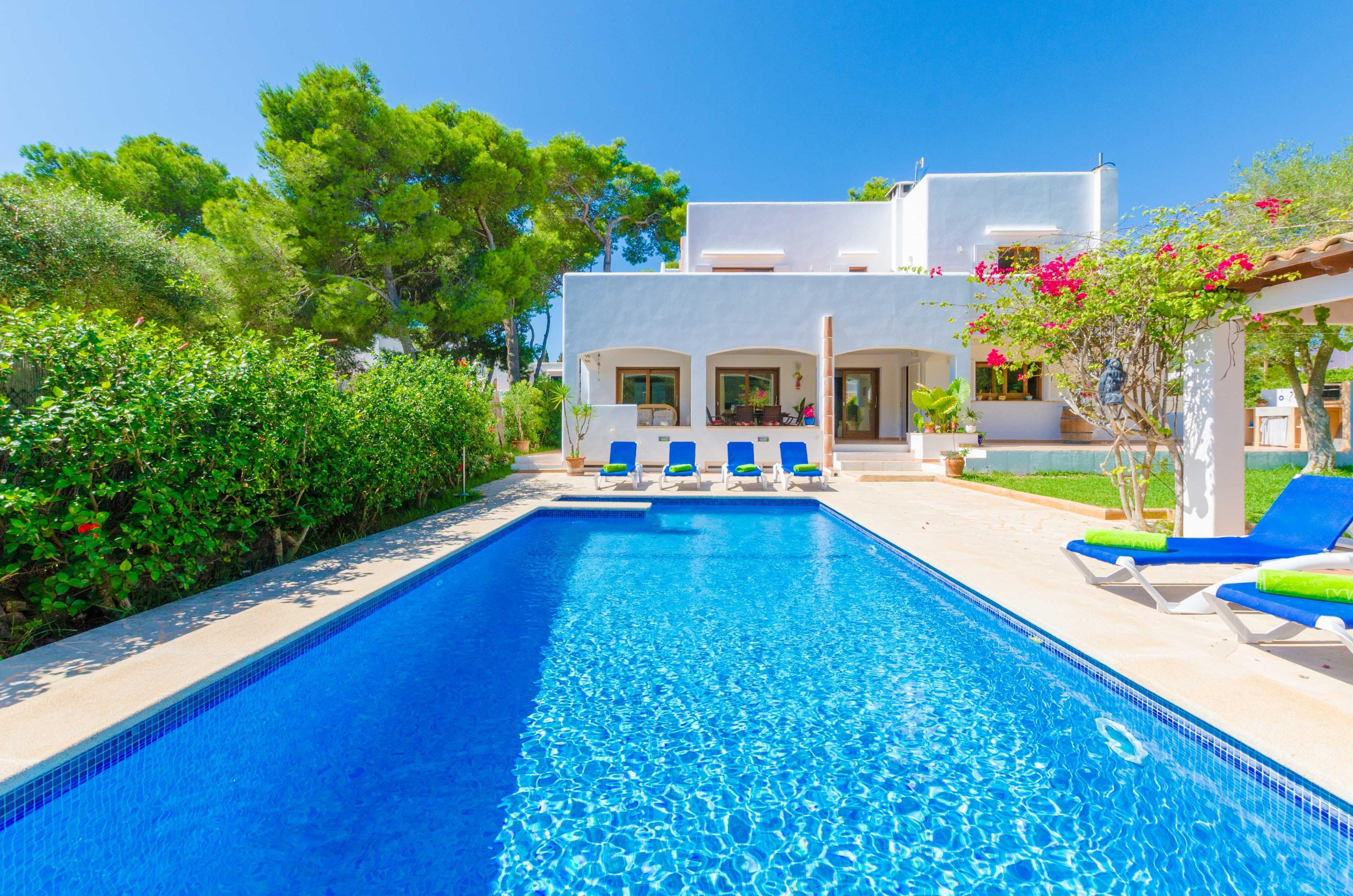 Villa Caló Blanc Cala d’Or: Luxury 4-Bedroom Apartment with Pool and Sea Views, Cala d’Or