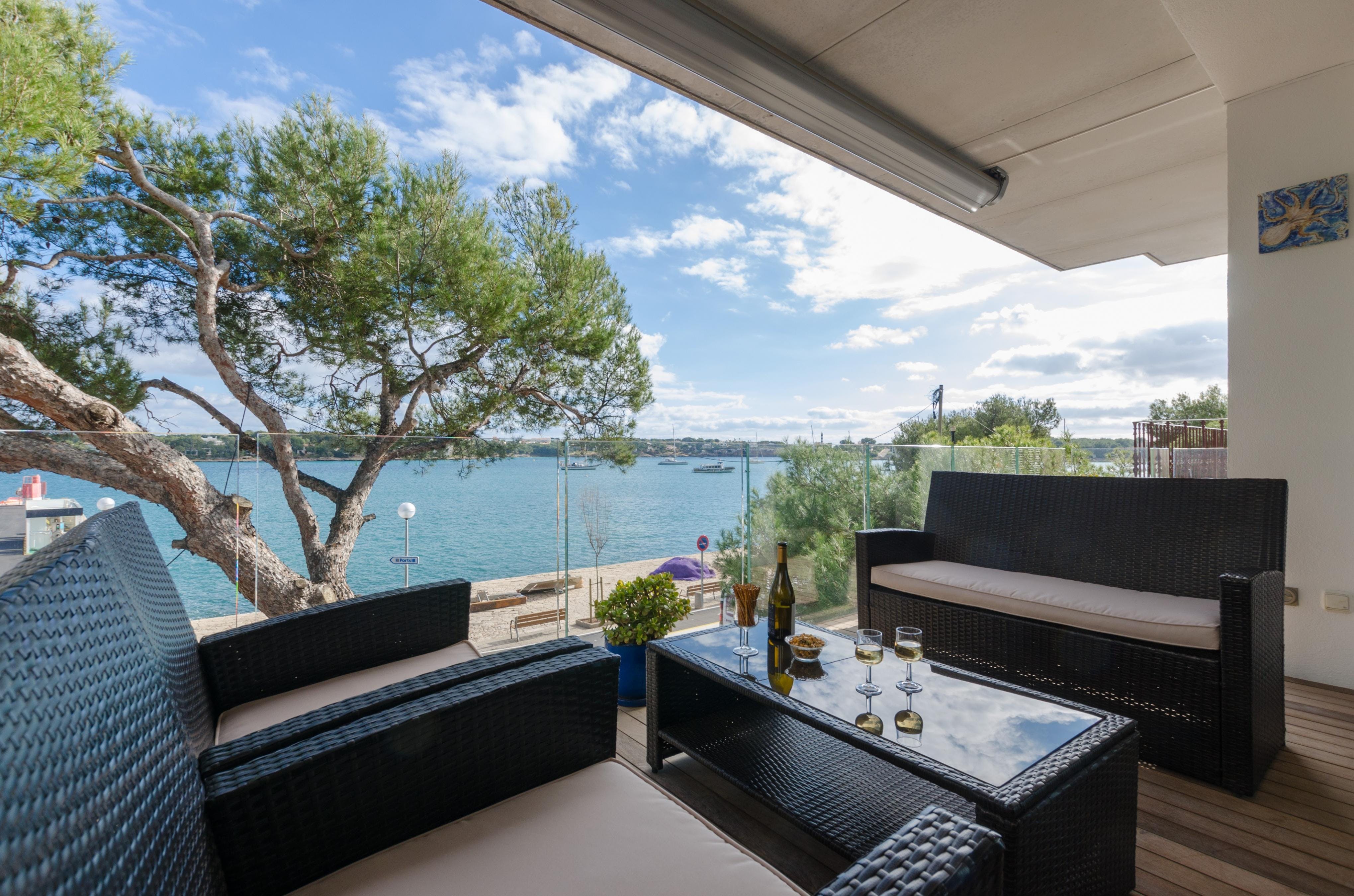 Villa Caló Vida: Spacious 3-Bedroom Apartment with Sea Views, Air-Con, Cala d’Or Mallorca