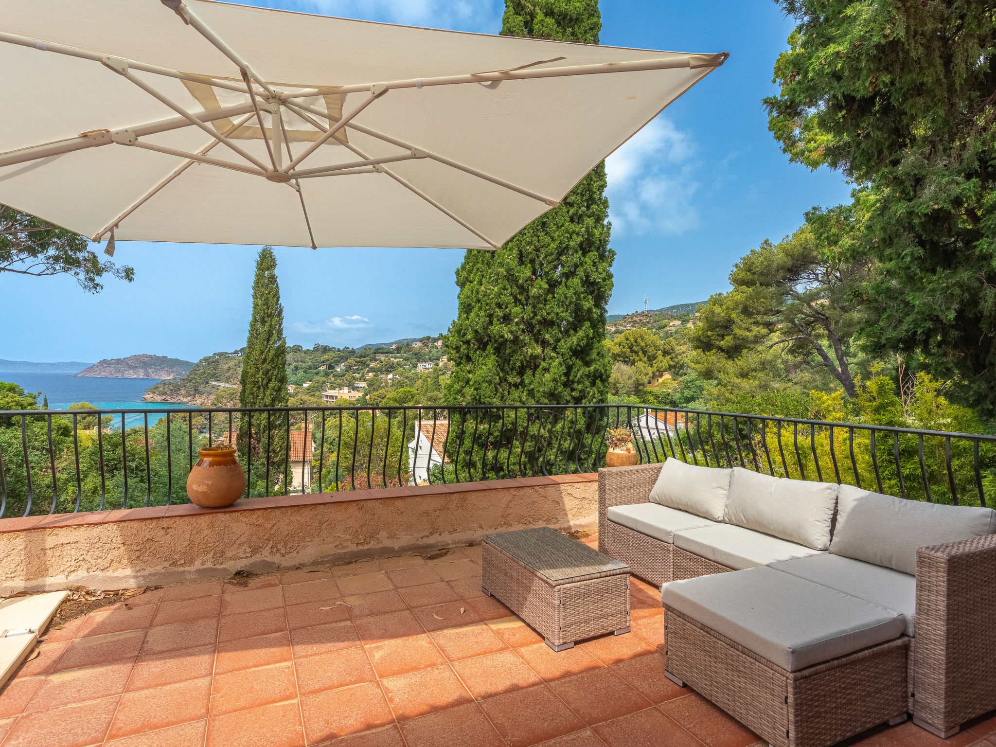 Villa Canadel Rayol: Stunning 4-Bedroom Mediterranean Villa with Panoramic Sea Views and Garden Terrace