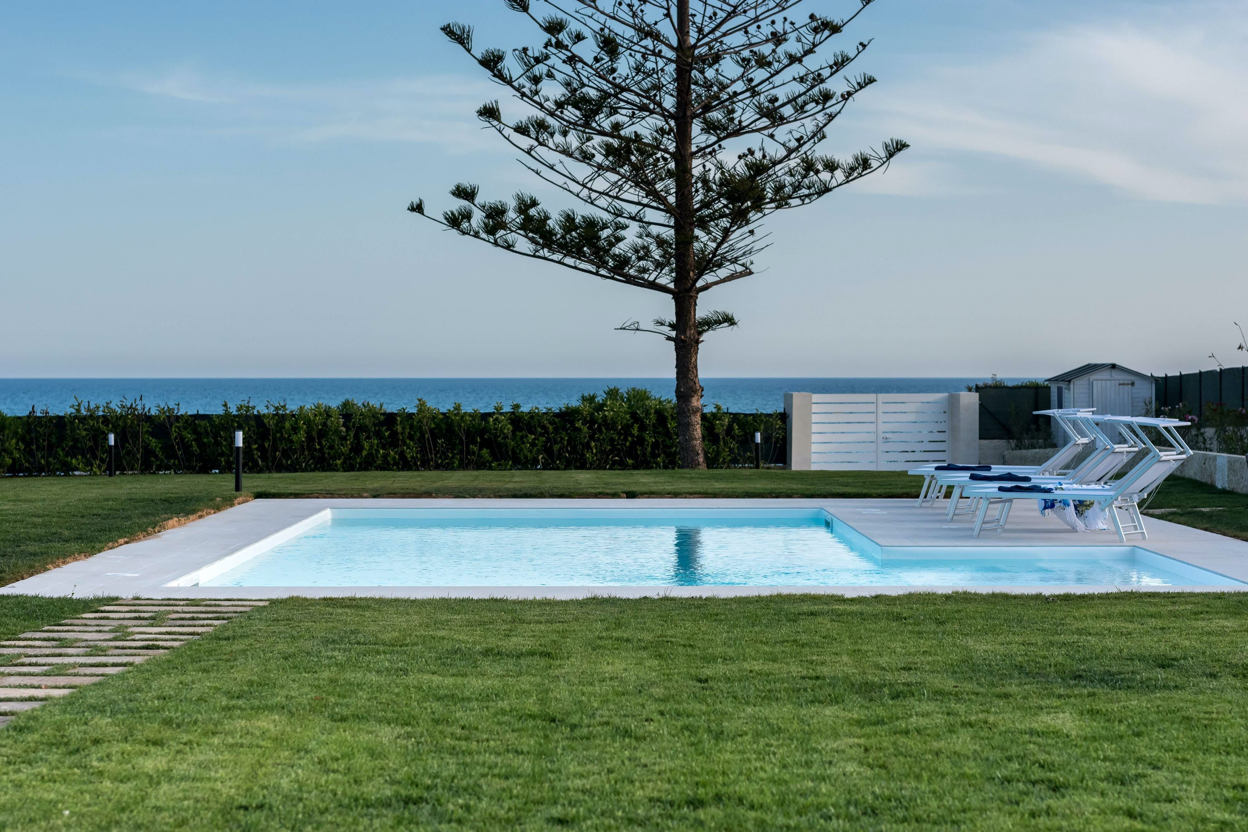 Villa Carrubo Noto Val di Noto: Charming 3-Bedroom Villa with Private Pool and Sea Views, Val di Noto