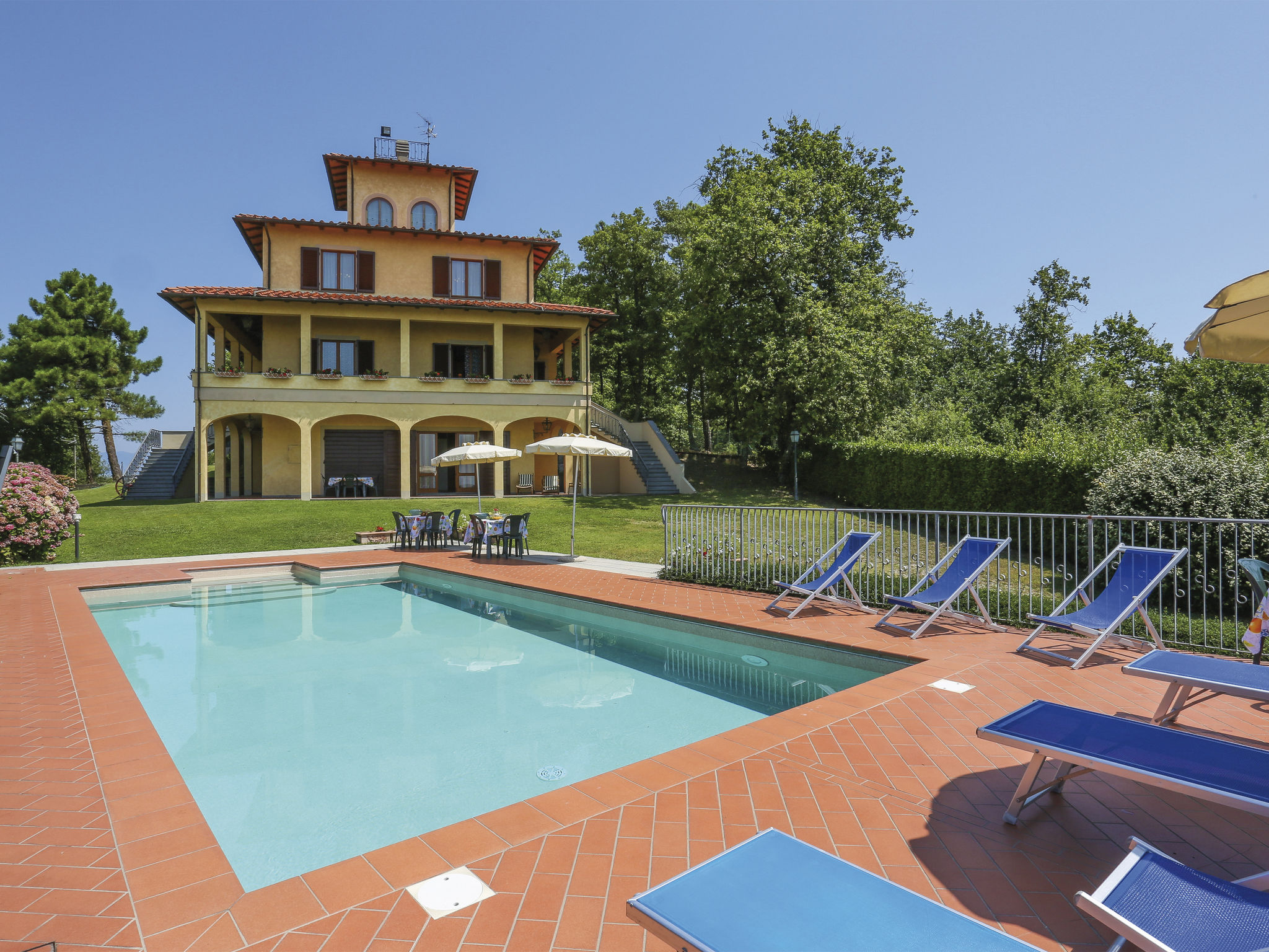 Villa Castagneto San Baronto: Spectacular 7-Bedroom Hilltop Manor with Private Pool and Panoramic Countryside Views in Tuscany