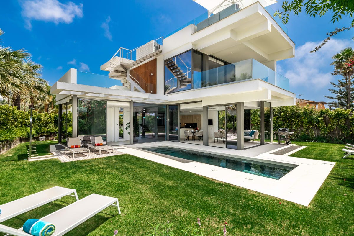 Villa Chapas Marbella: Luxury 5-Bedroom Apartment with Seaview, Marbella
