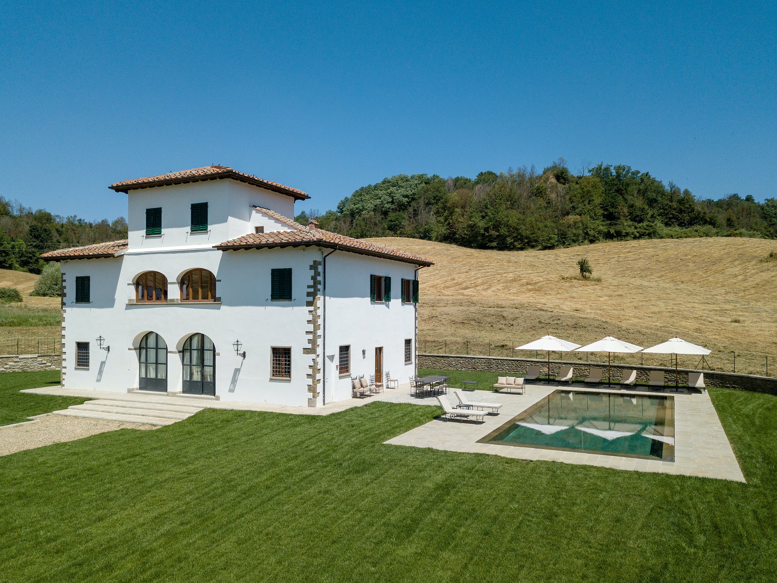 Villa Cipresso Florence: Luxury 5-Bedroom Villa with Pool and Tennis Court, Florence East