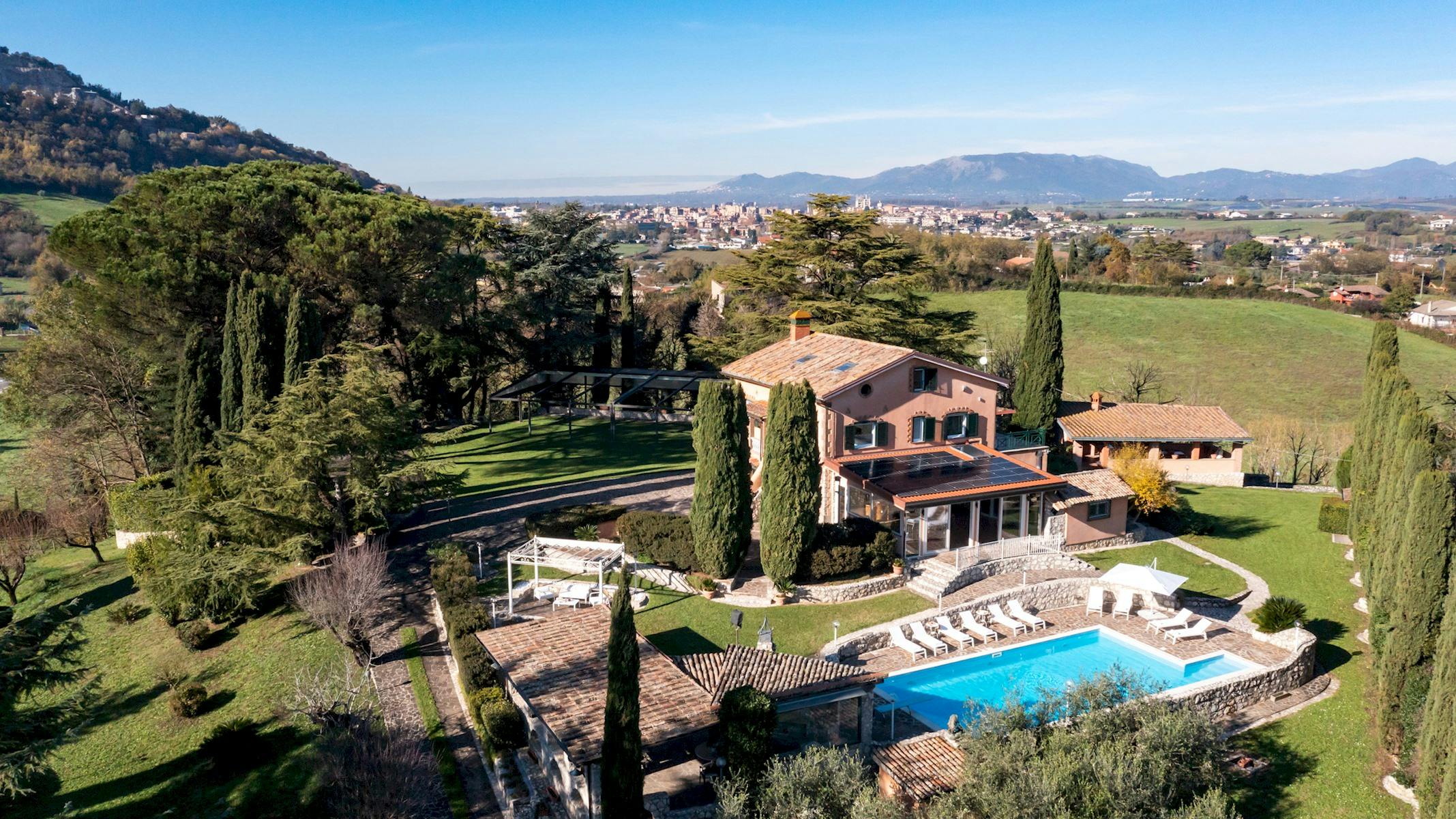 Villa Colleferro Lazio: Luxury 5-Bedroom Villa with Pool and Tennis Court, Rome