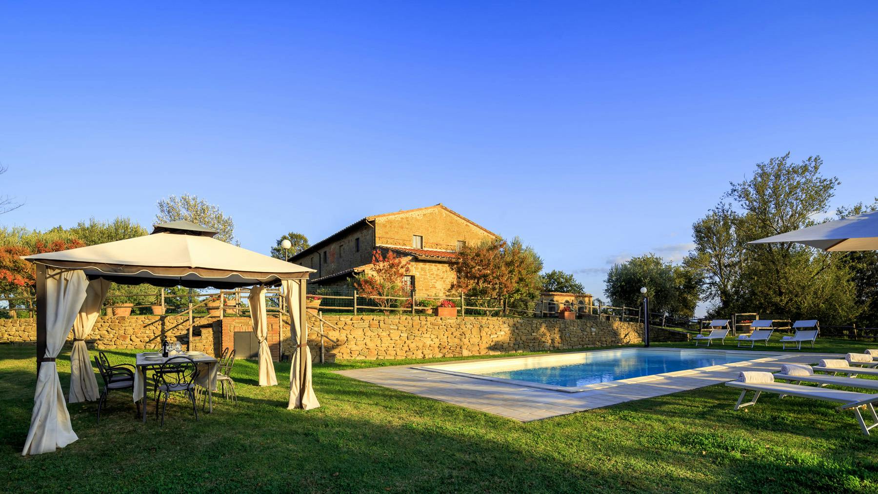 Villa Collina Savino: Spacious 7-Bedroom Villa with Pool and Countryside Views, Tuscany