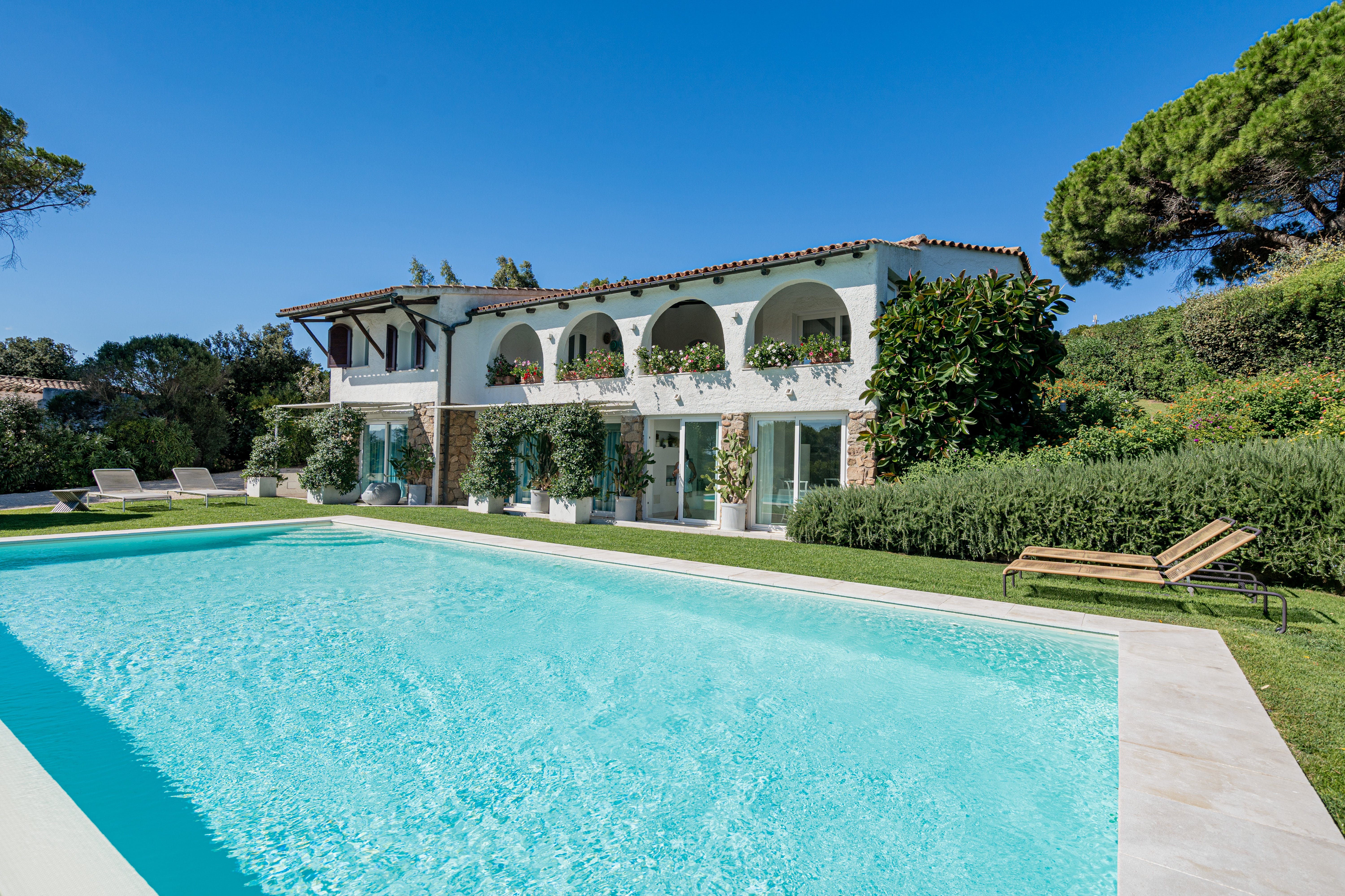 Villa Conca Verde: Spacious 5-Bedroom Apartment with Pool and Sea Views, Sardinia
