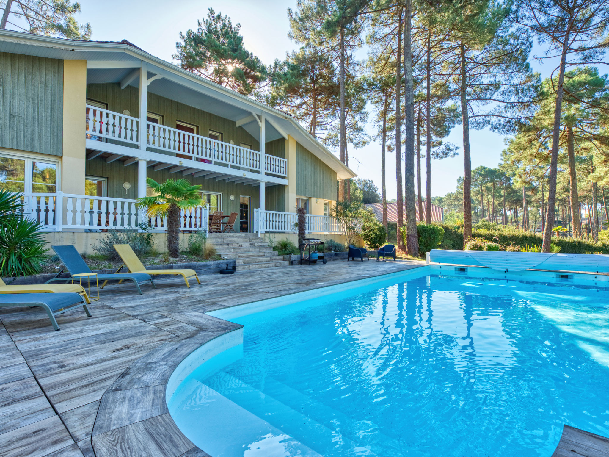 Villa Coubre Lacanau: Stunning 5-Bedroom Villa with Heated Private Pool and Modern Amenities Near Ocean Beach