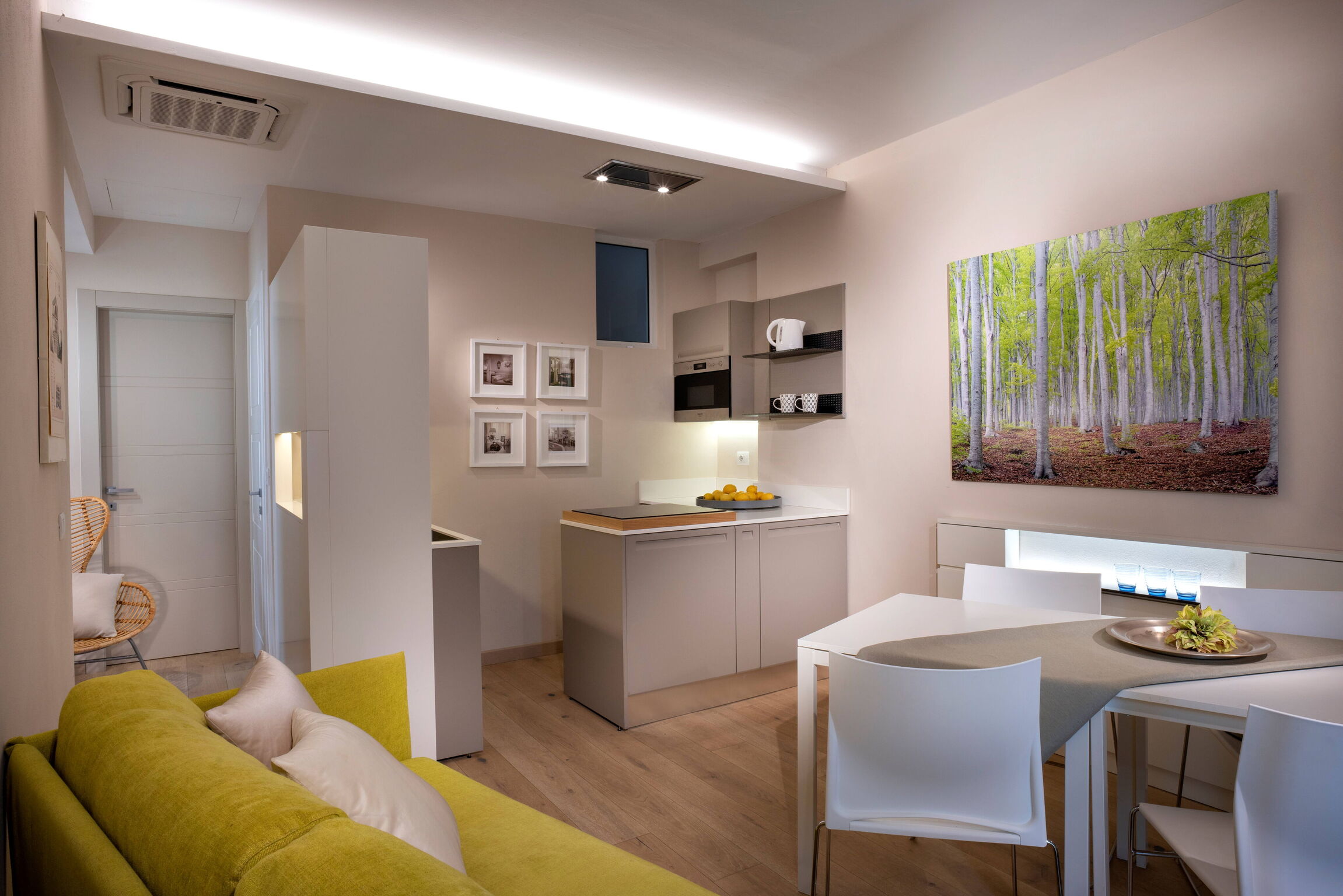 Villa Darsena Viareggio: Elegant Beachfront Apartment with Seaview and Pool, Viareggio