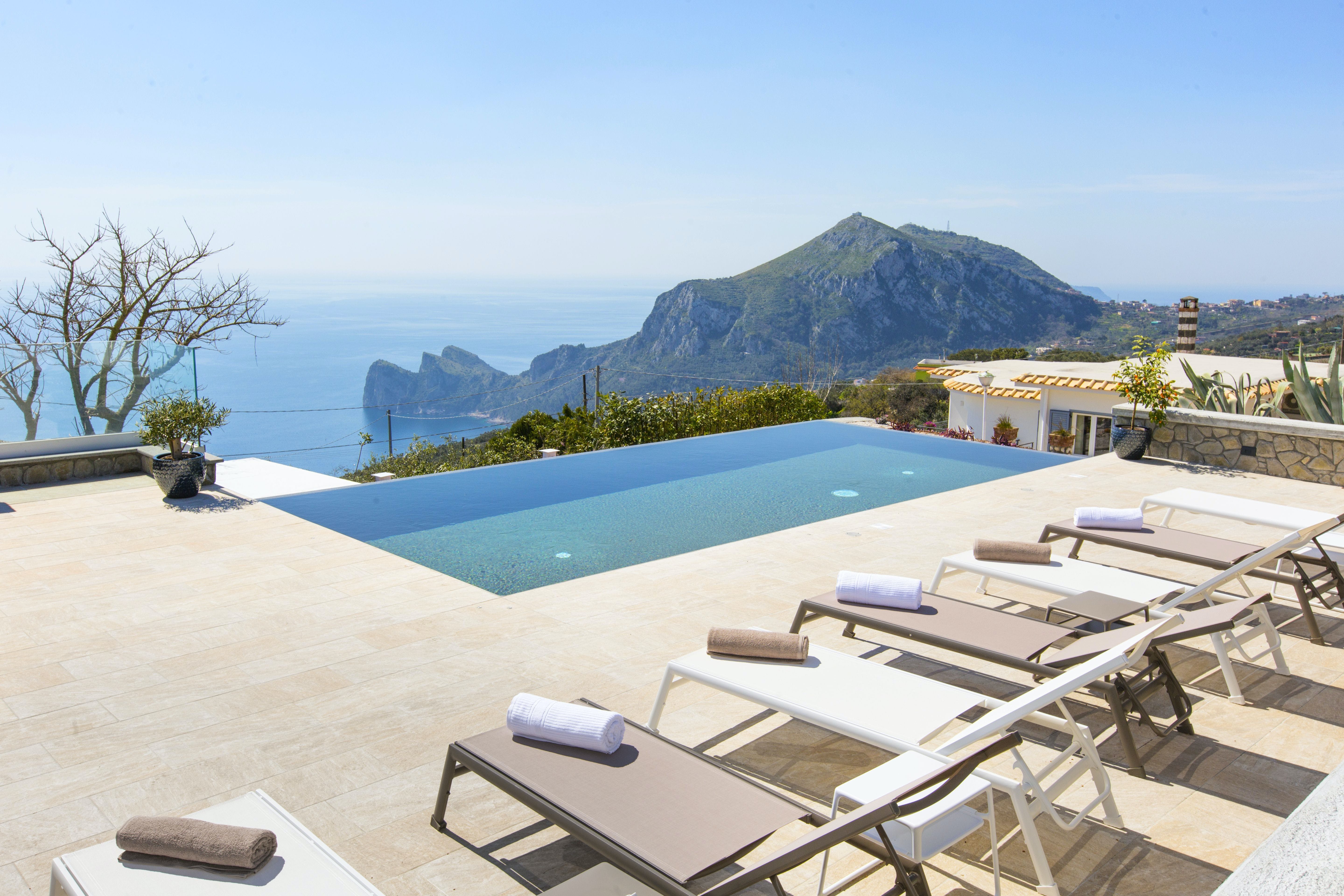 Villa degli Ulivi Sorrento: Spacious 5-Bedroom Apartment with Pool and Sea View, Sorrento