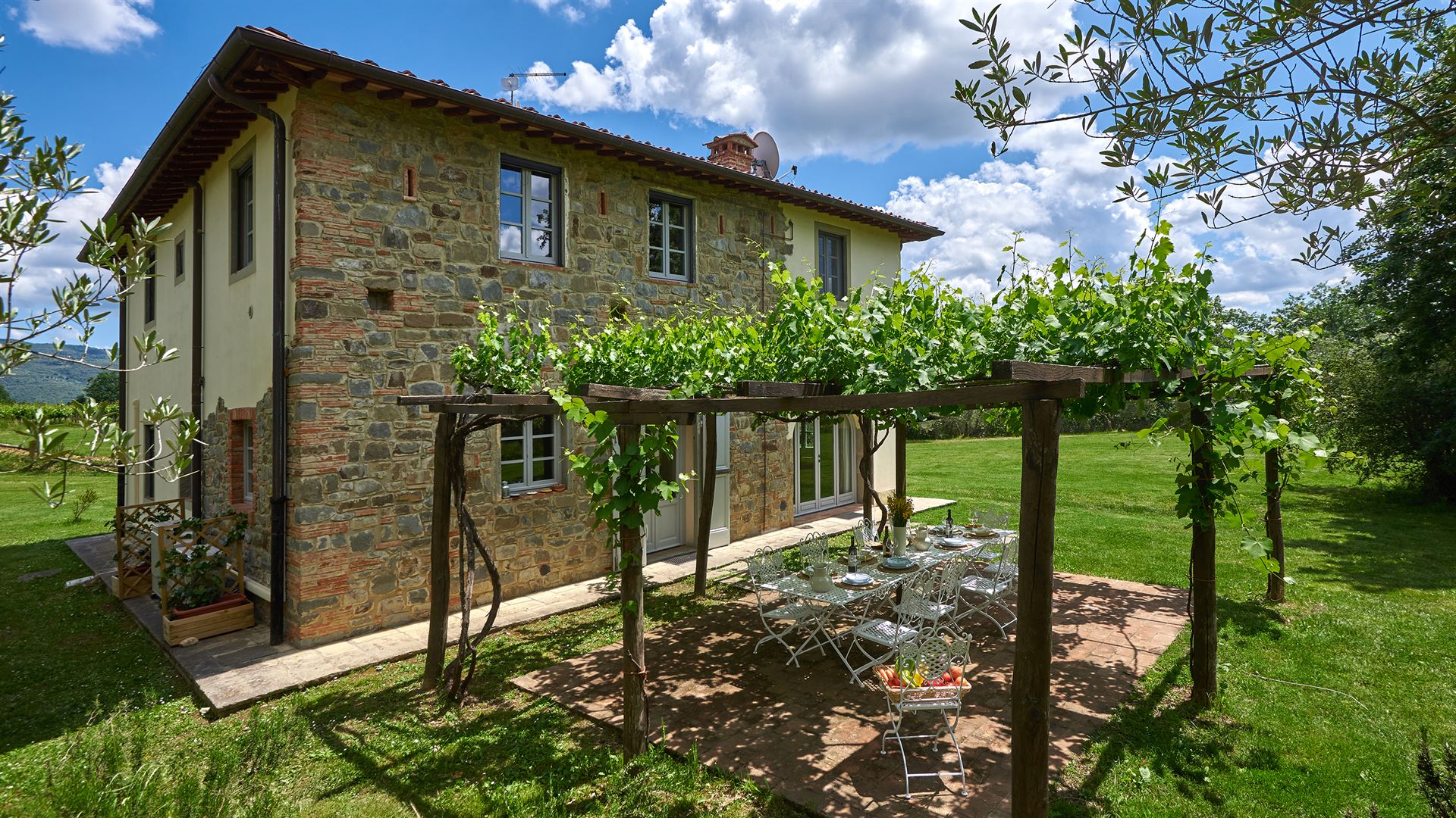 Villa della Chiassaia Arezzo: Charming 4-Bedroom Villa with Vineyard Views, Tuscany