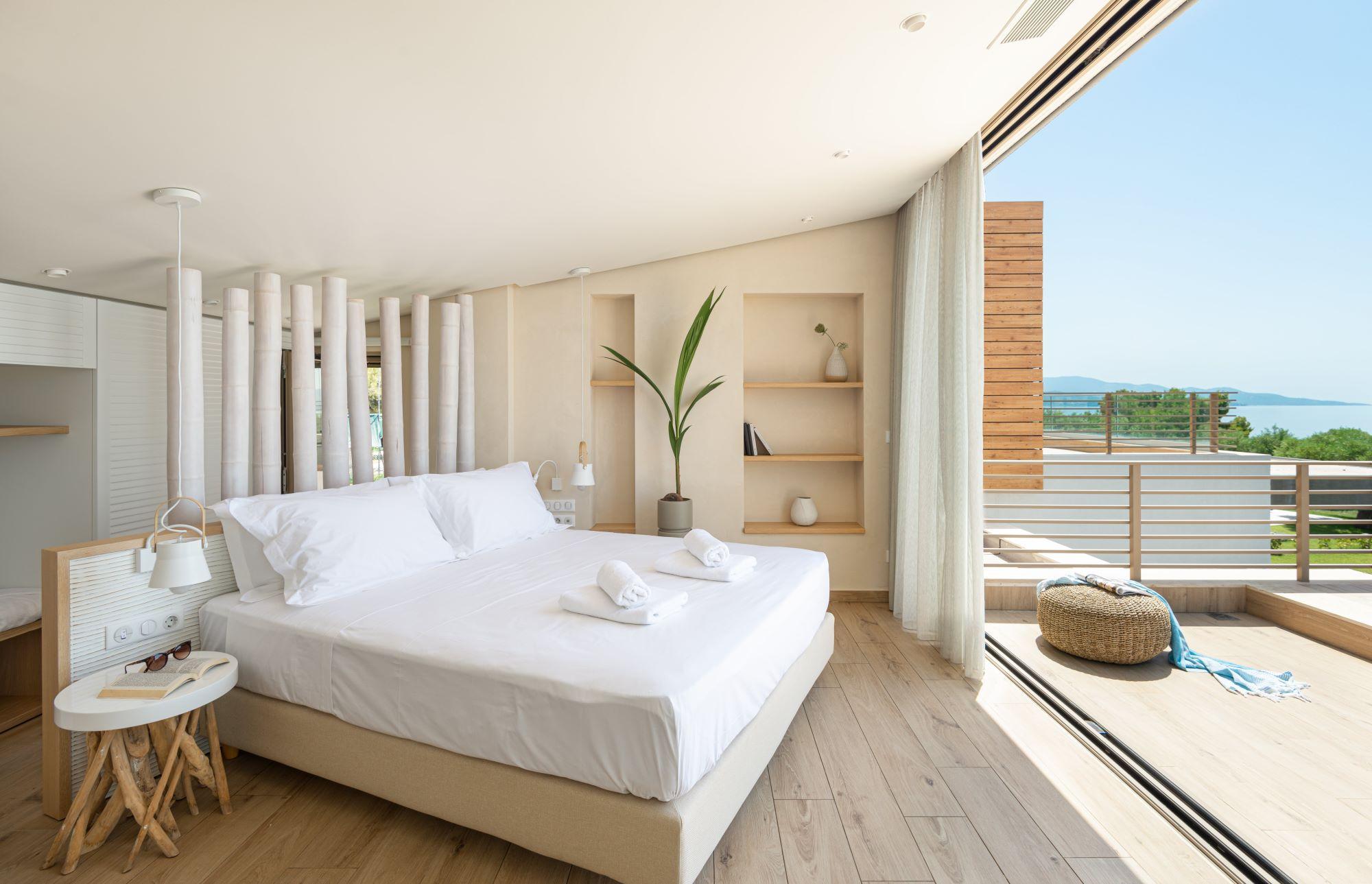 Villa Elia Nikiti: Luxury 4-Bedroom Apartment with Seaview and Private Pool, Nikiti