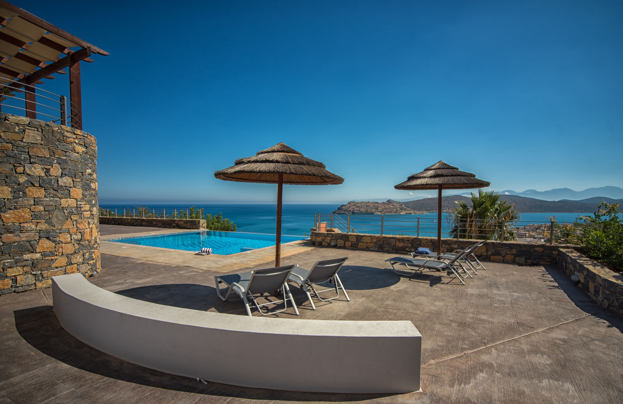 Villa Elounda Plaka: Luxury 3-Bedroom Apartment with Infinity Pool and Sea Views, Plaka