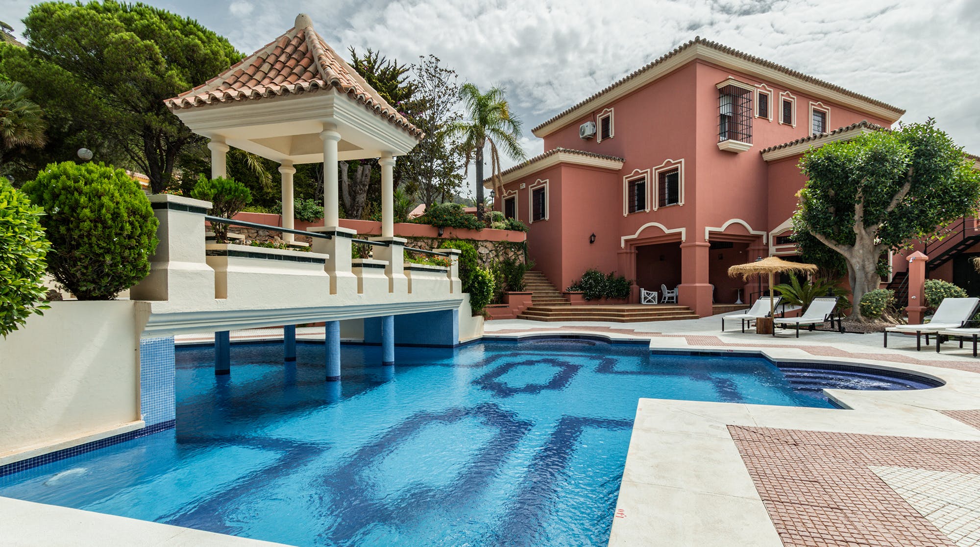 Villa Encina Fuengirola: Luxurious 8-Bedroom Villa with Stunning Seaview, Fuengirola