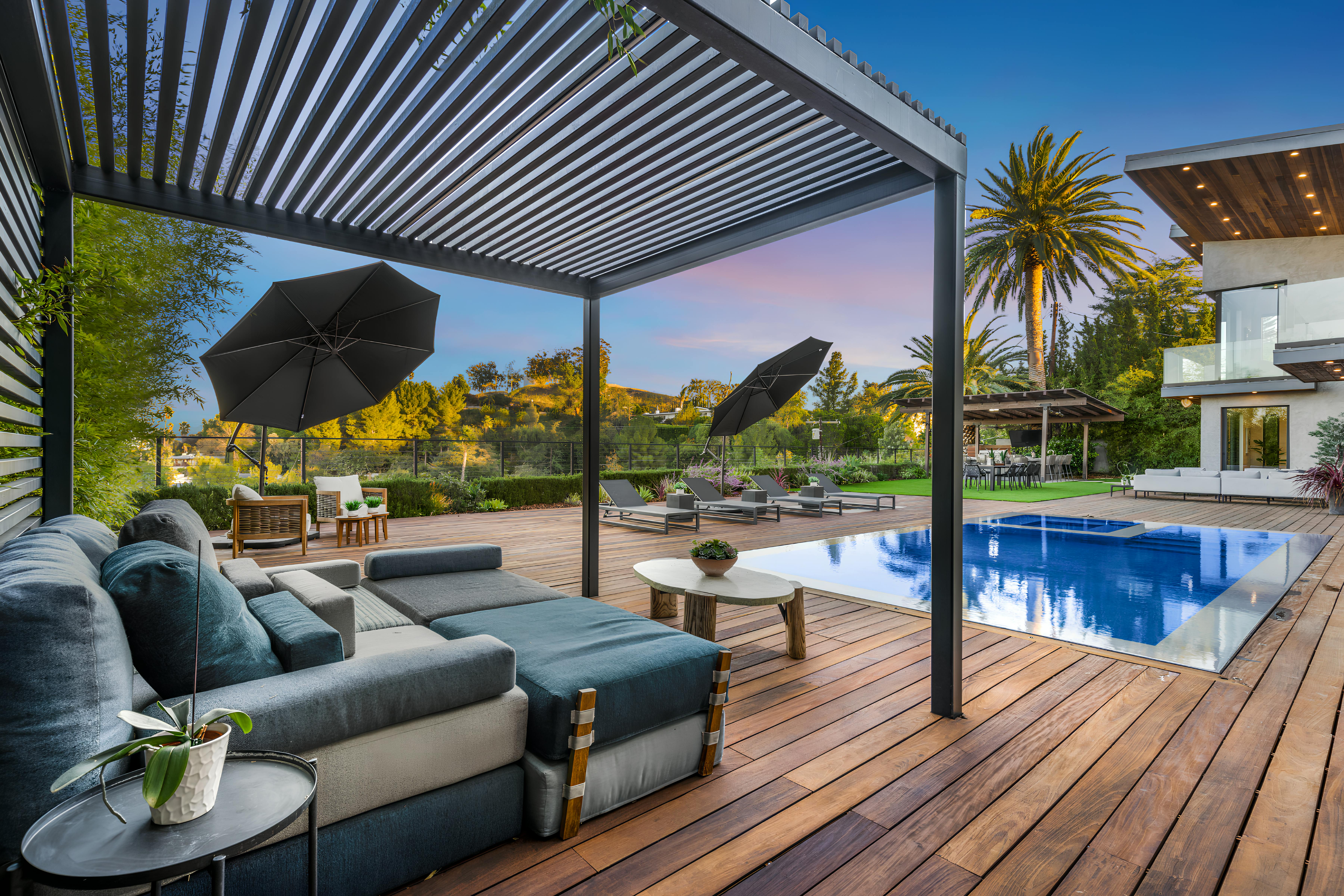 Villa Encino Oak: Luxury 5-Bedroom Villa with Pool and Hot Tub, Encino Los Angeles