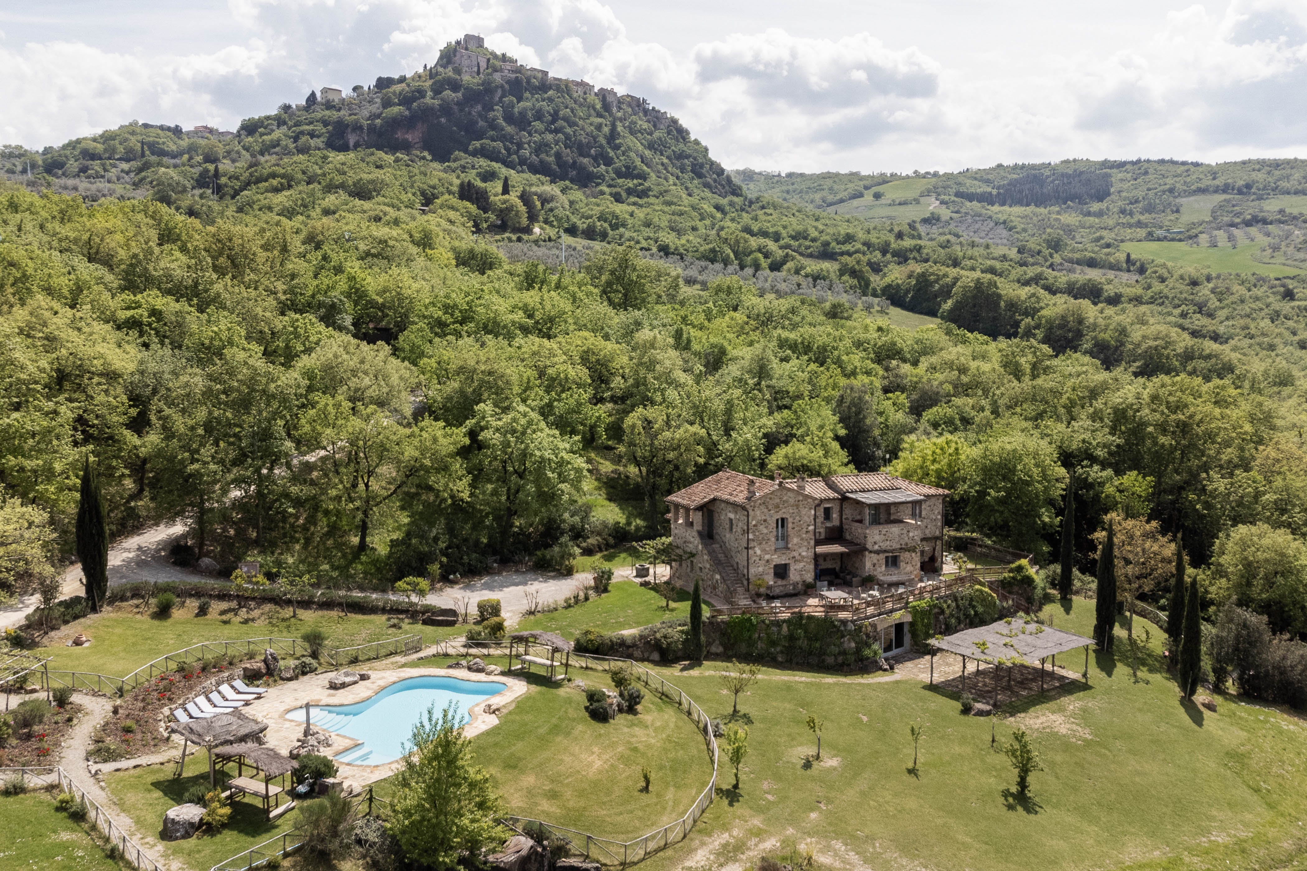 Villa Fattoria Pienza: Luxury 4-Bedroom Apartment with Pool and Hot Tub, Tuscany