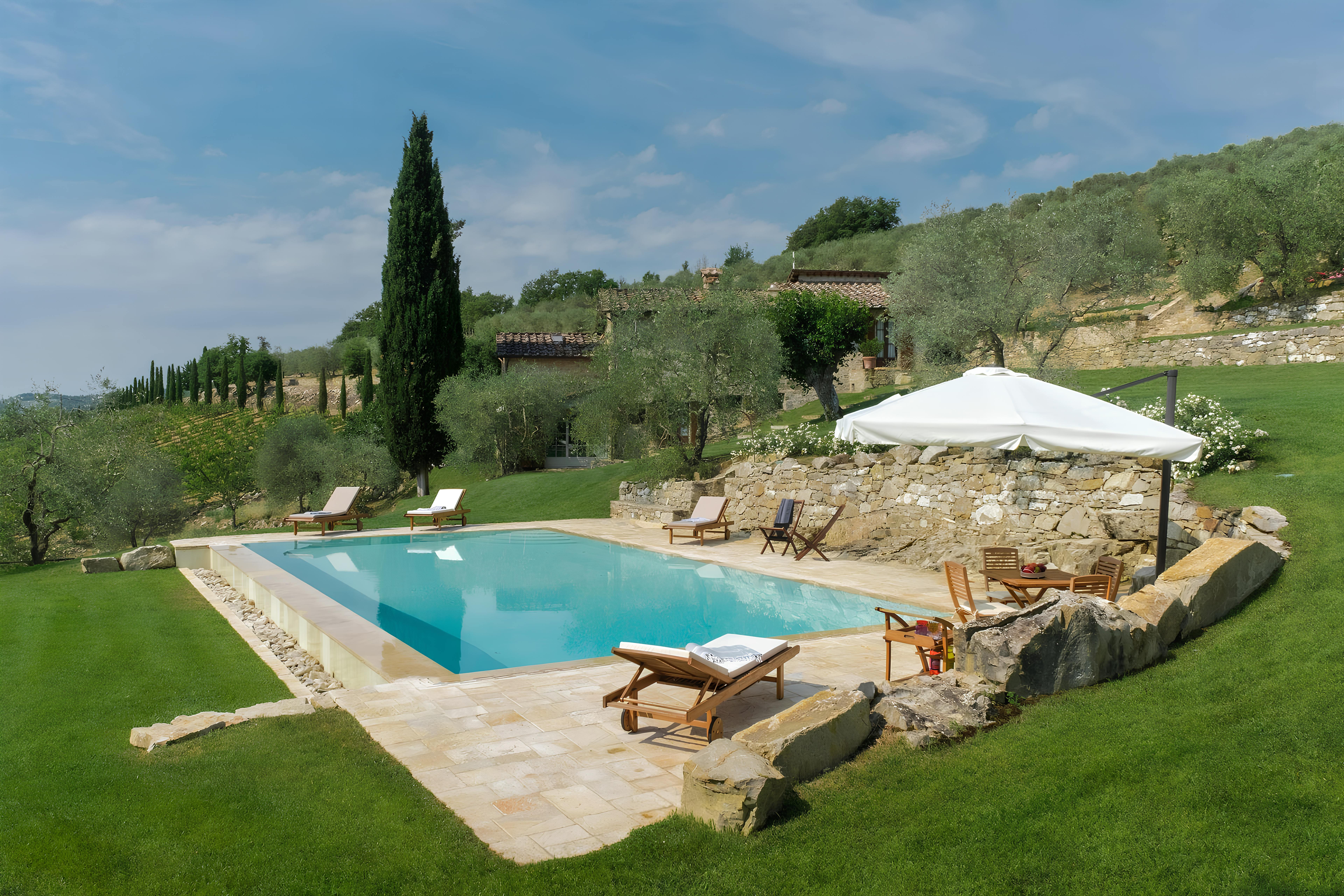 Villa Fattoria Radda: Luxury 4-Bedroom Apartment with Pool, Chianti Hills